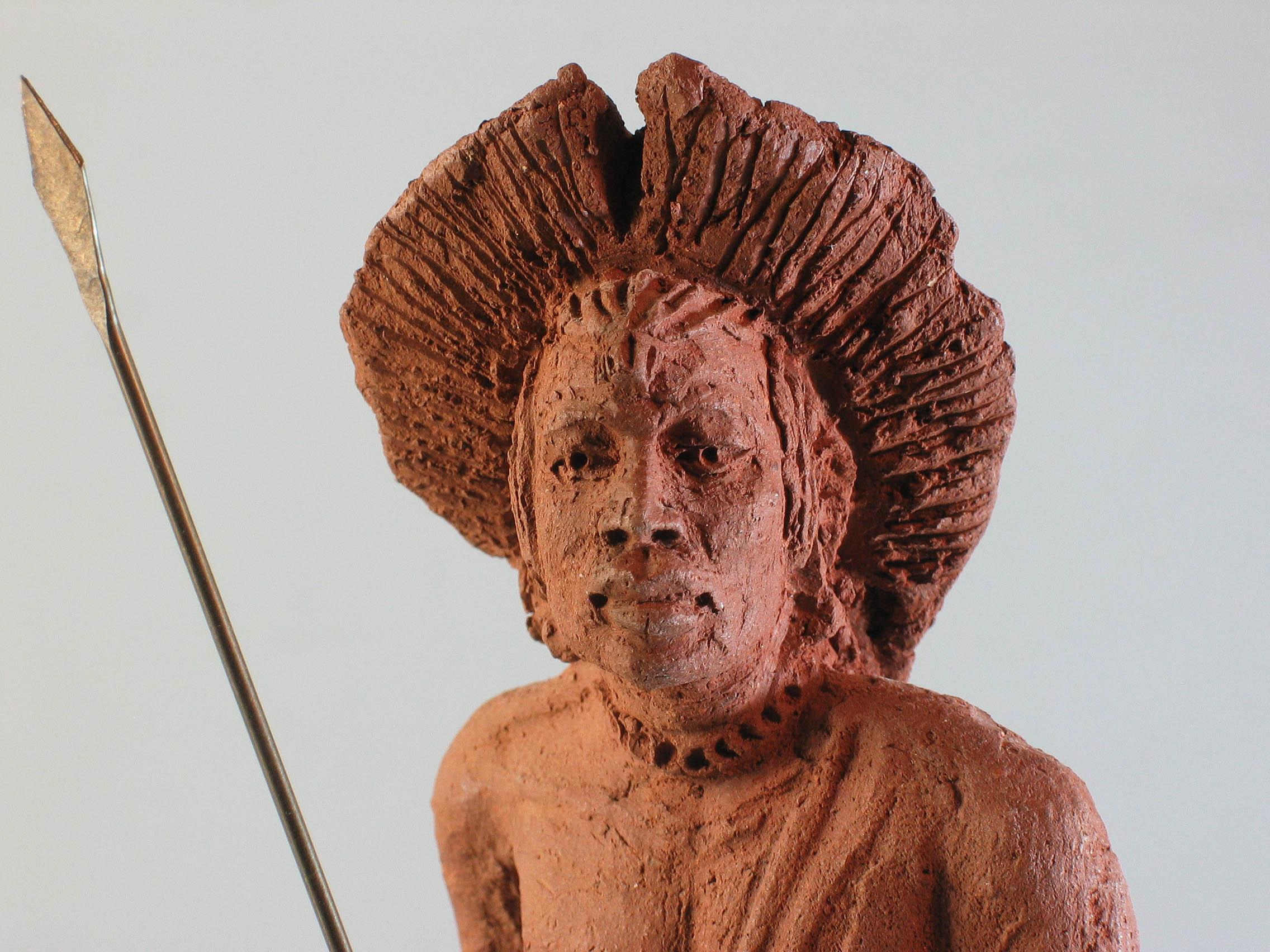 Terrakotta-Skulpturen Massai-Frau und Massai-Krieger aus Massai von H. Dullo 'Kenya' Stammeskunst  (Handgefertigt) im Angebot