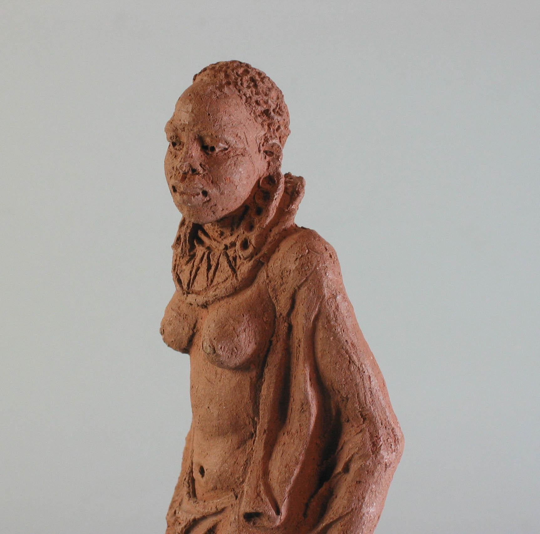 Terrakotta-Skulpturen Massai-Frau und Massai-Krieger aus Massai von H. Dullo 'Kenya' Stammeskunst  im Zustand „Gut“ im Angebot in Ottawa, Ontario