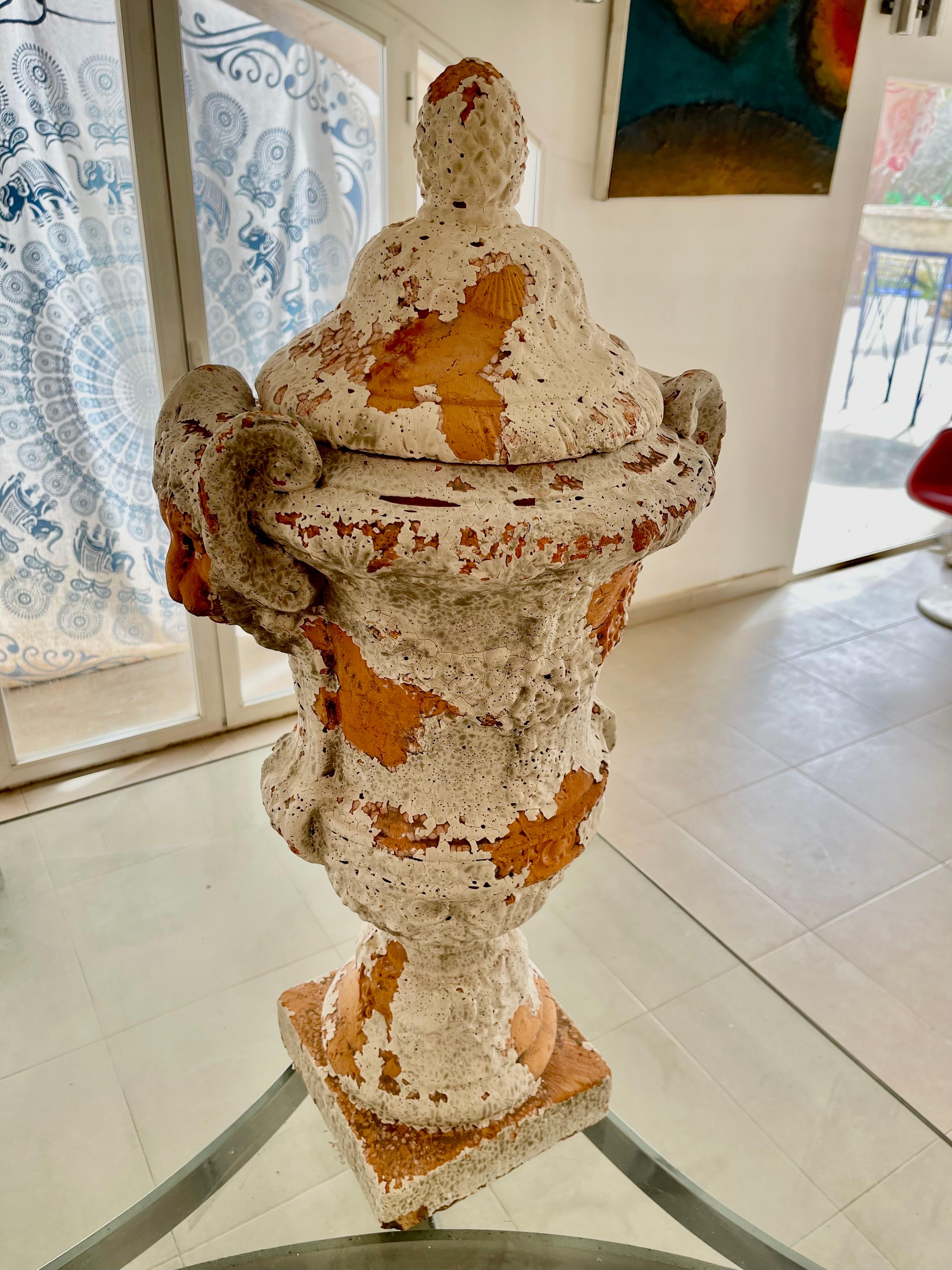 Spagnolo Coppia di vasi in terracotta Urnes castle , Spagna XIXs in vendita