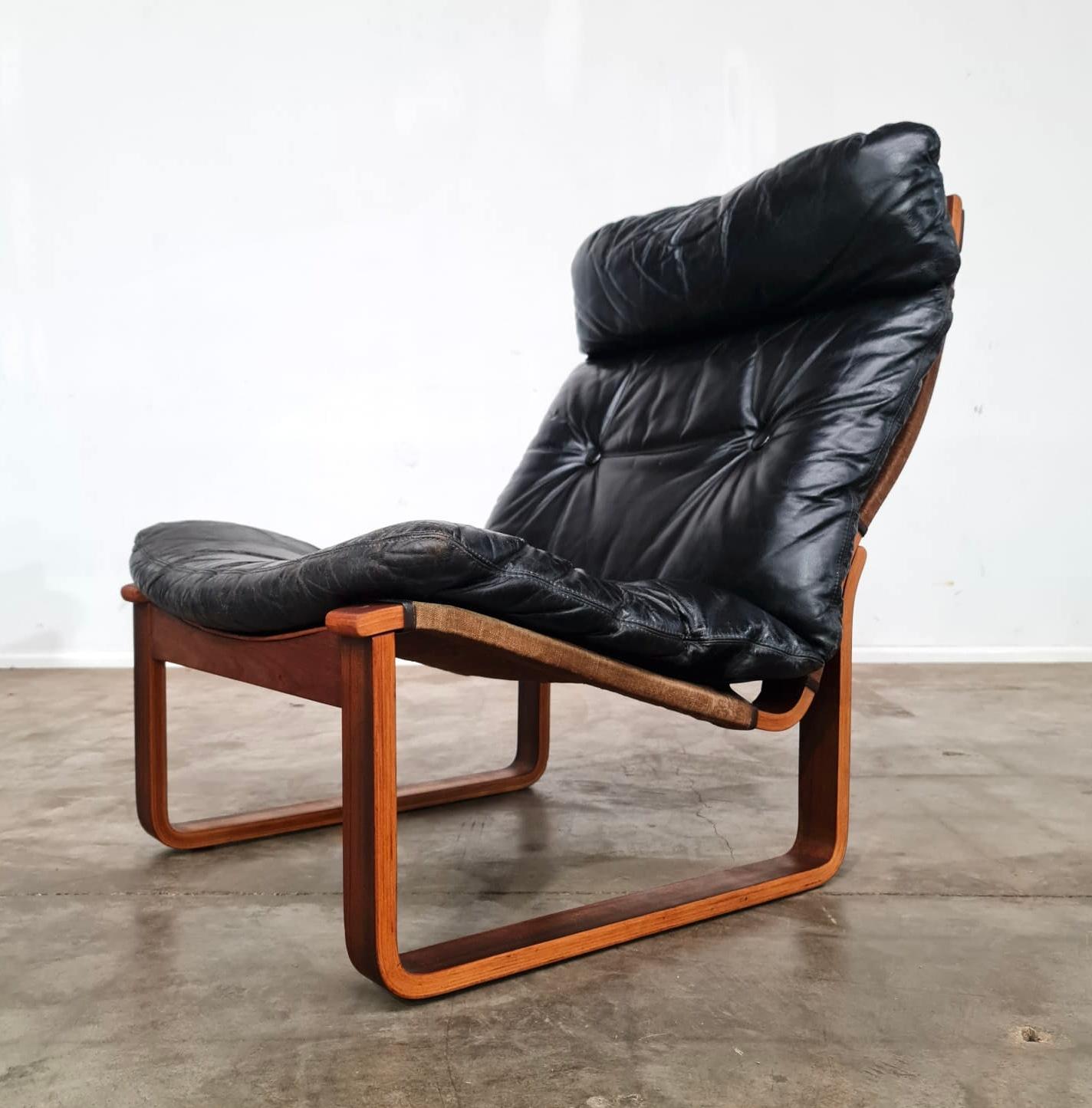 Mid-Century Modern Pair of Tessa Furniture T8 Mid-Century Chairs 