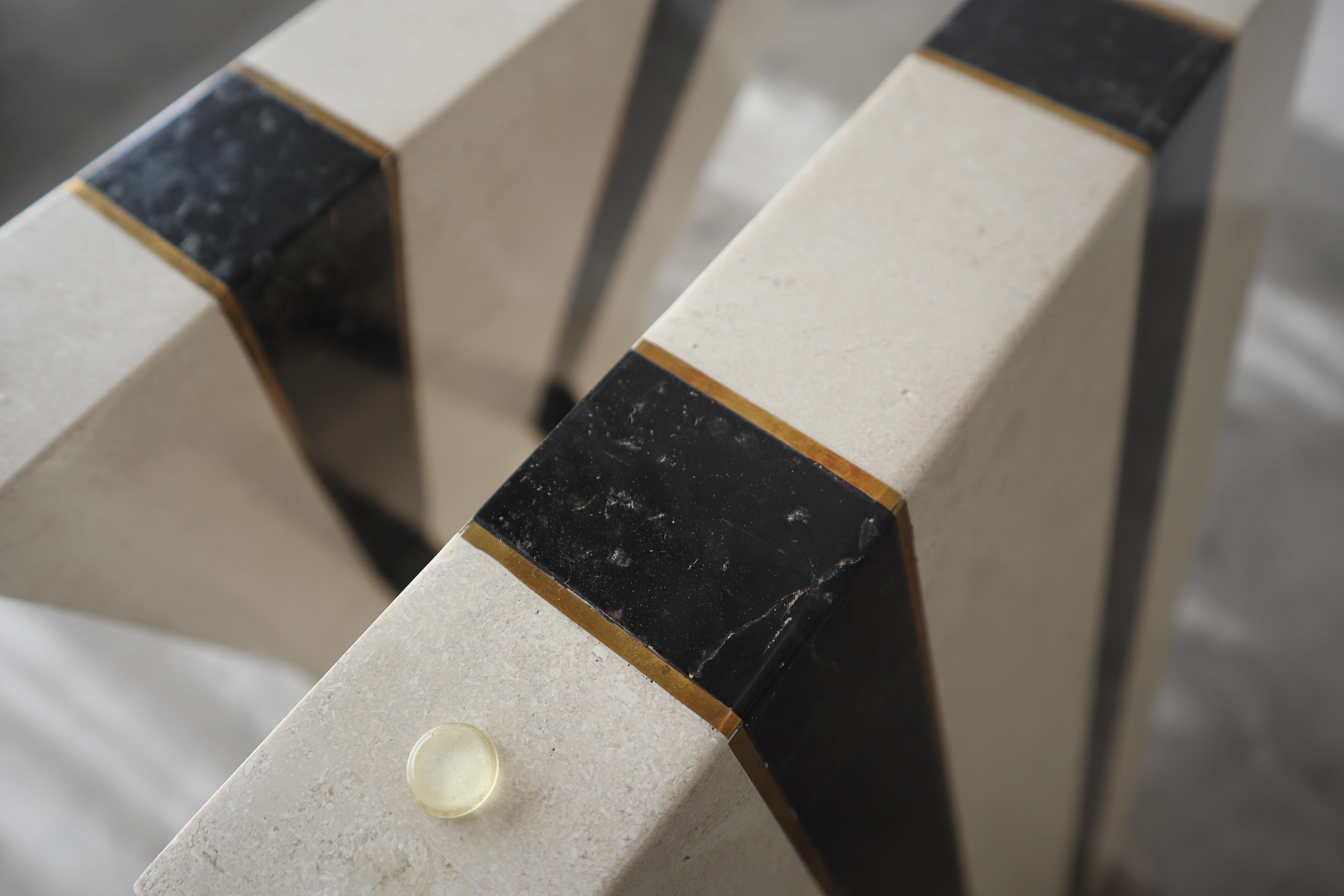 Pareja de bases de mesa de mármol teselado de Maitland Smith en venta 2