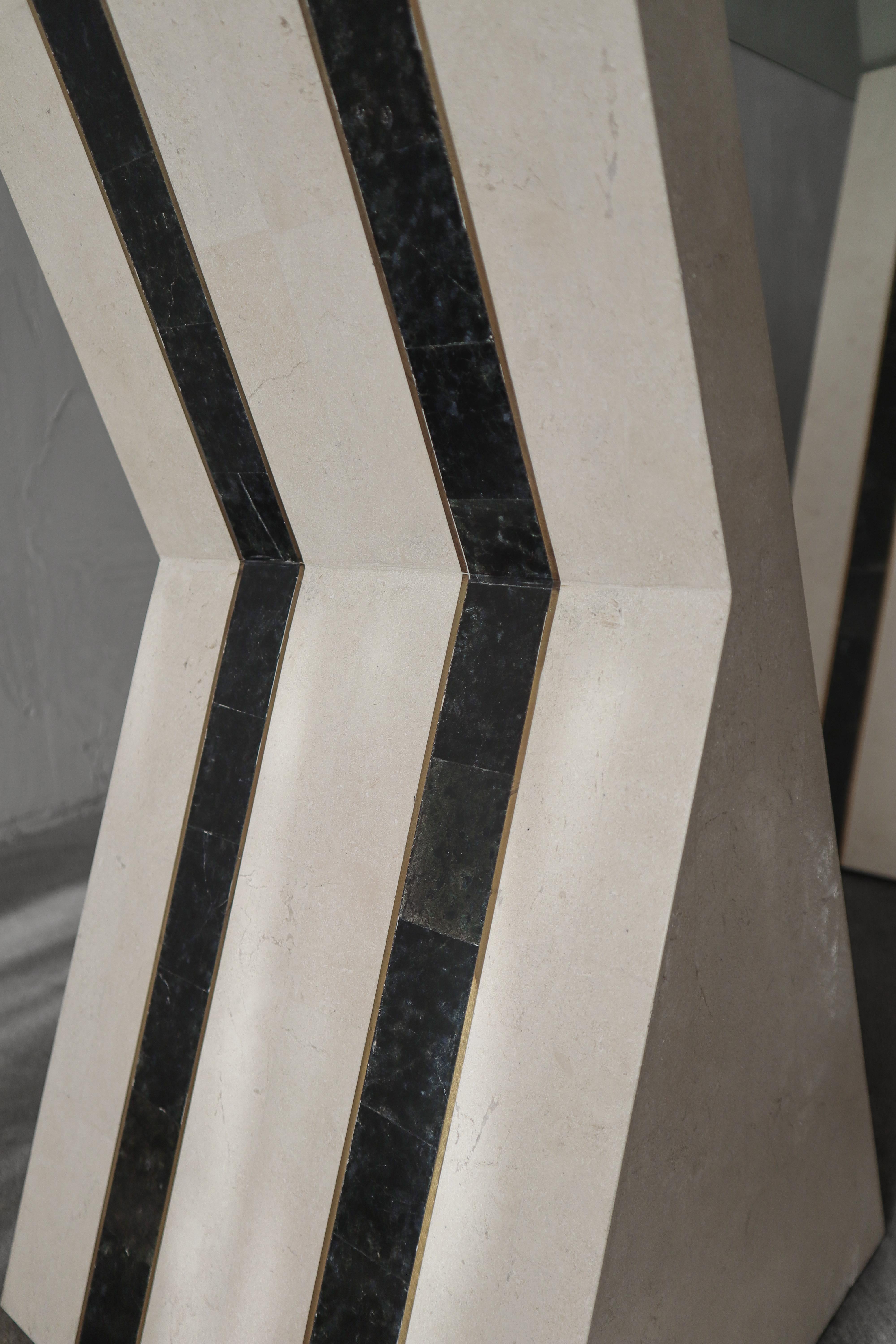 Pareja de bases de mesa de mármol teselado de Maitland Smith en venta 3