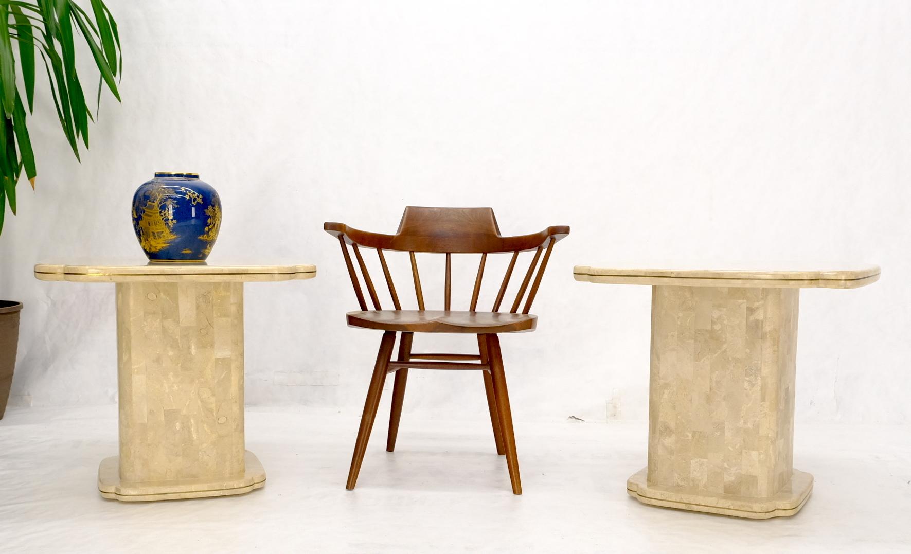Pair of Tessellated Stone Brass Trim Mid-Century Modern End Tables Stands In Good Condition For Sale In Rockaway, NJ