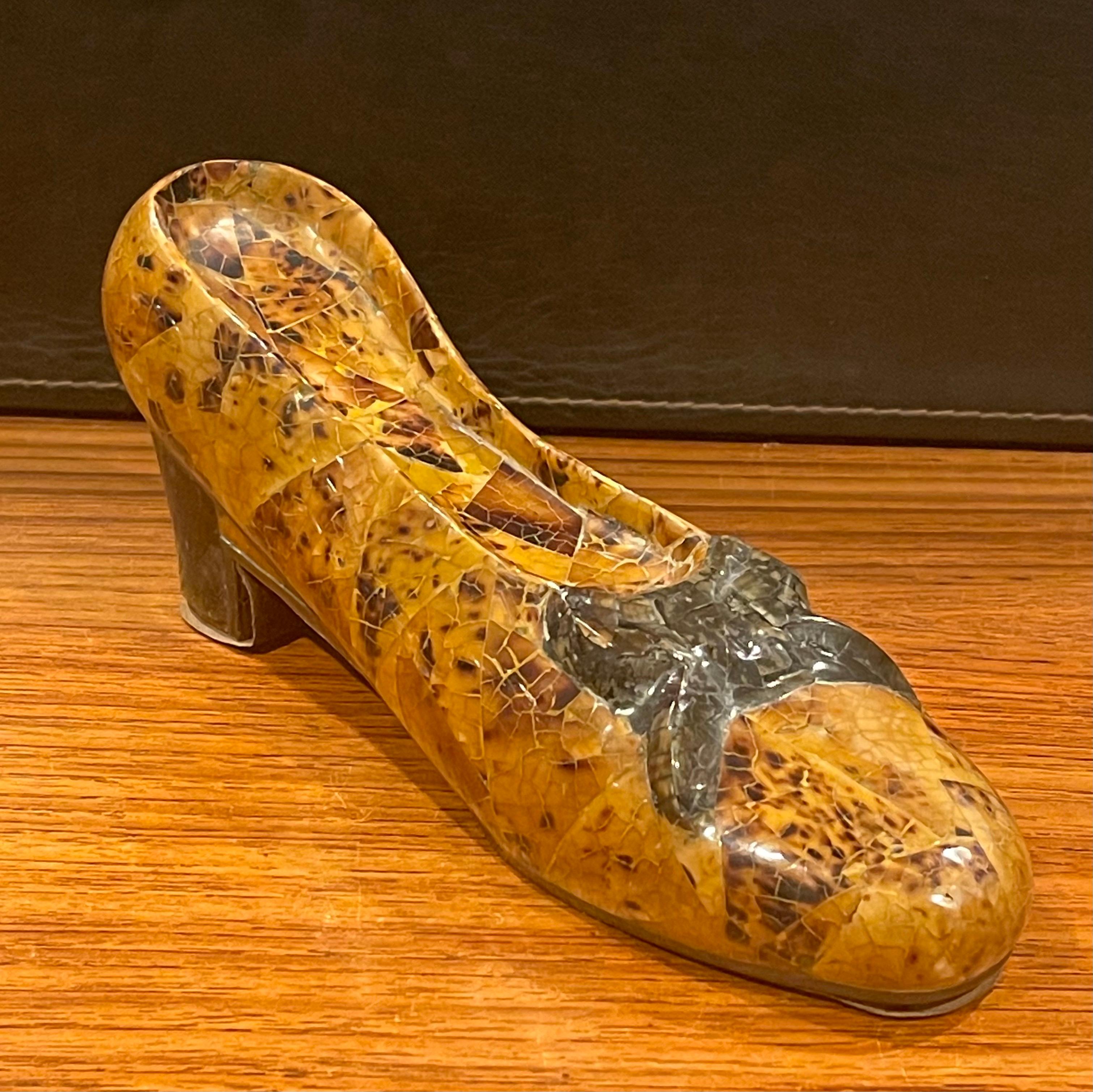 Paar Mosaikstein-Deko-Schuhe von Maitland Smith im Angebot 1