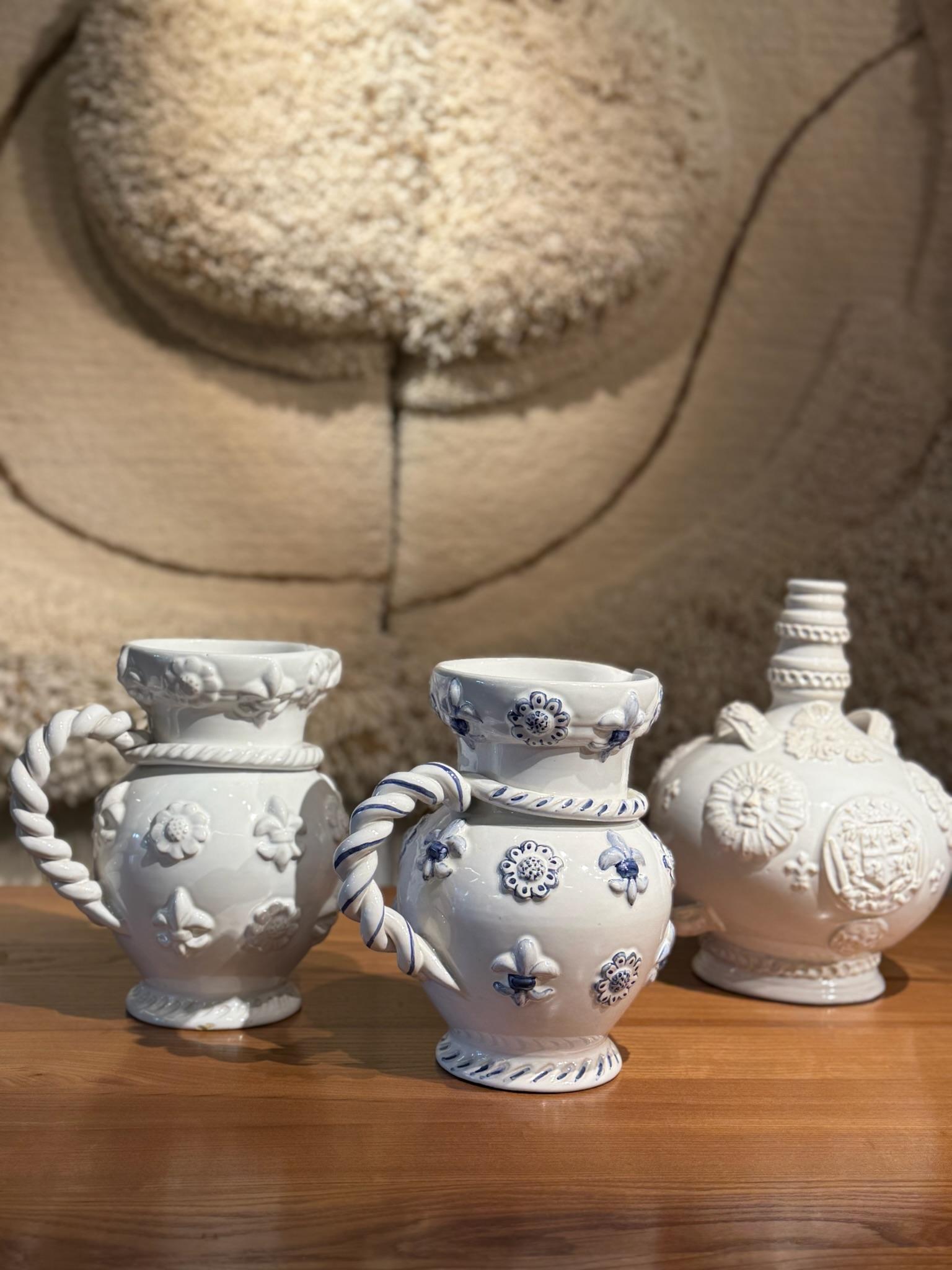 Francese Coppia di brocche in ceramica di Tessier, Francia in vendita