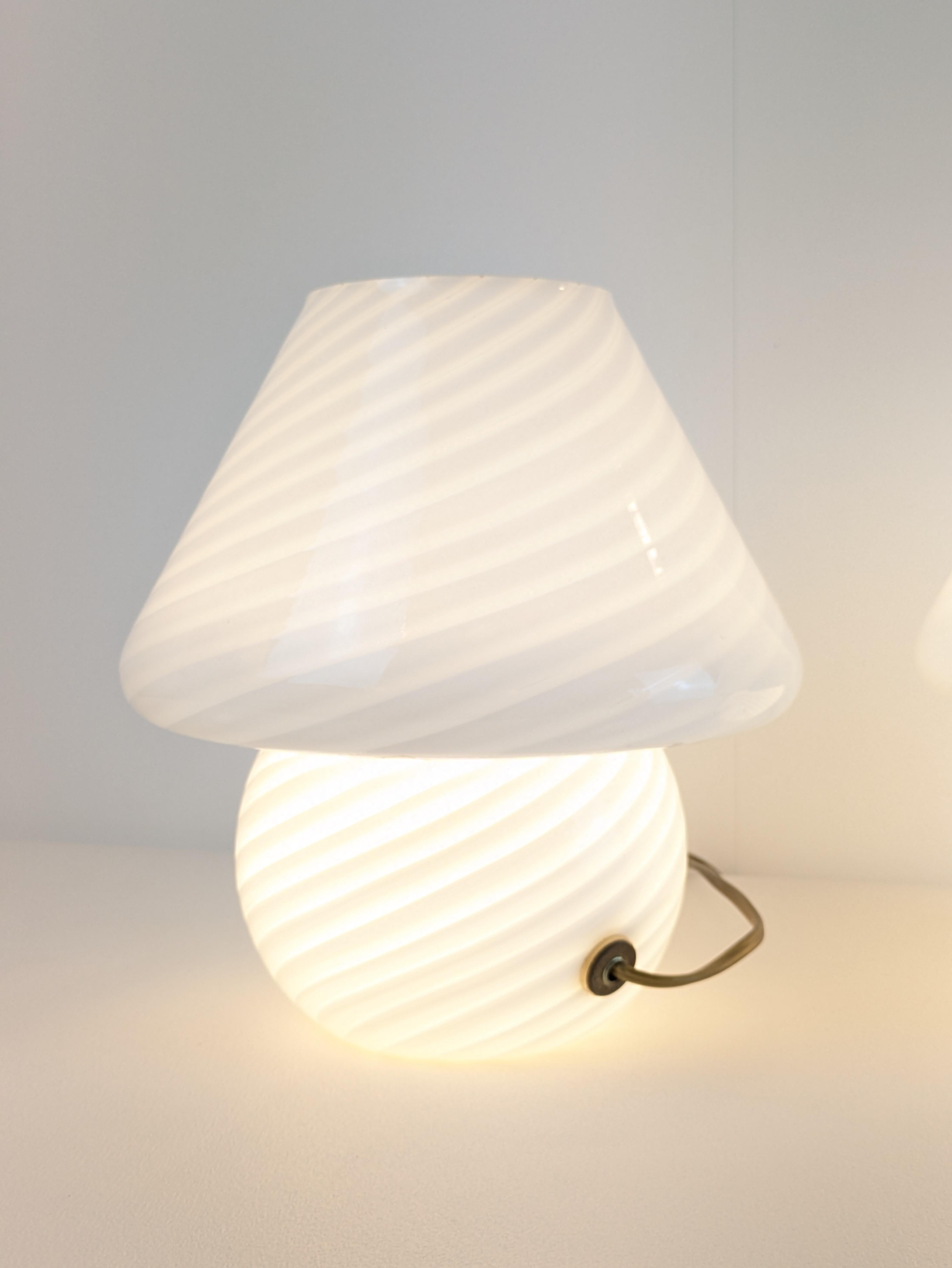 Pair of Tessuto Mushroom Table Lamps, Murano Glass, Opalin, Murano Vetri VM 3