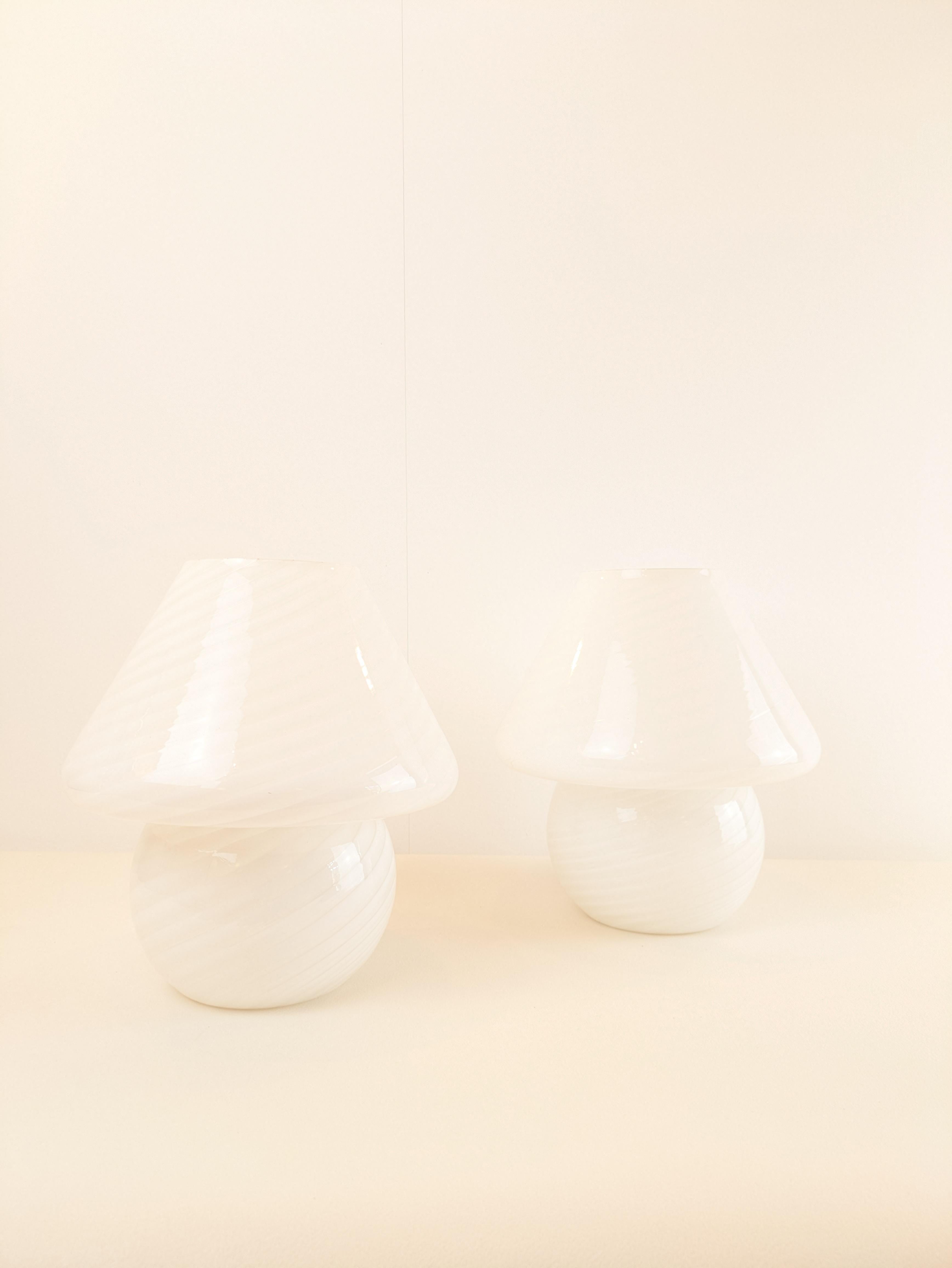 Pair of Tessuto Mushroom Table Lamps, Murano Glass, Opalin, Murano Vetri VM 7