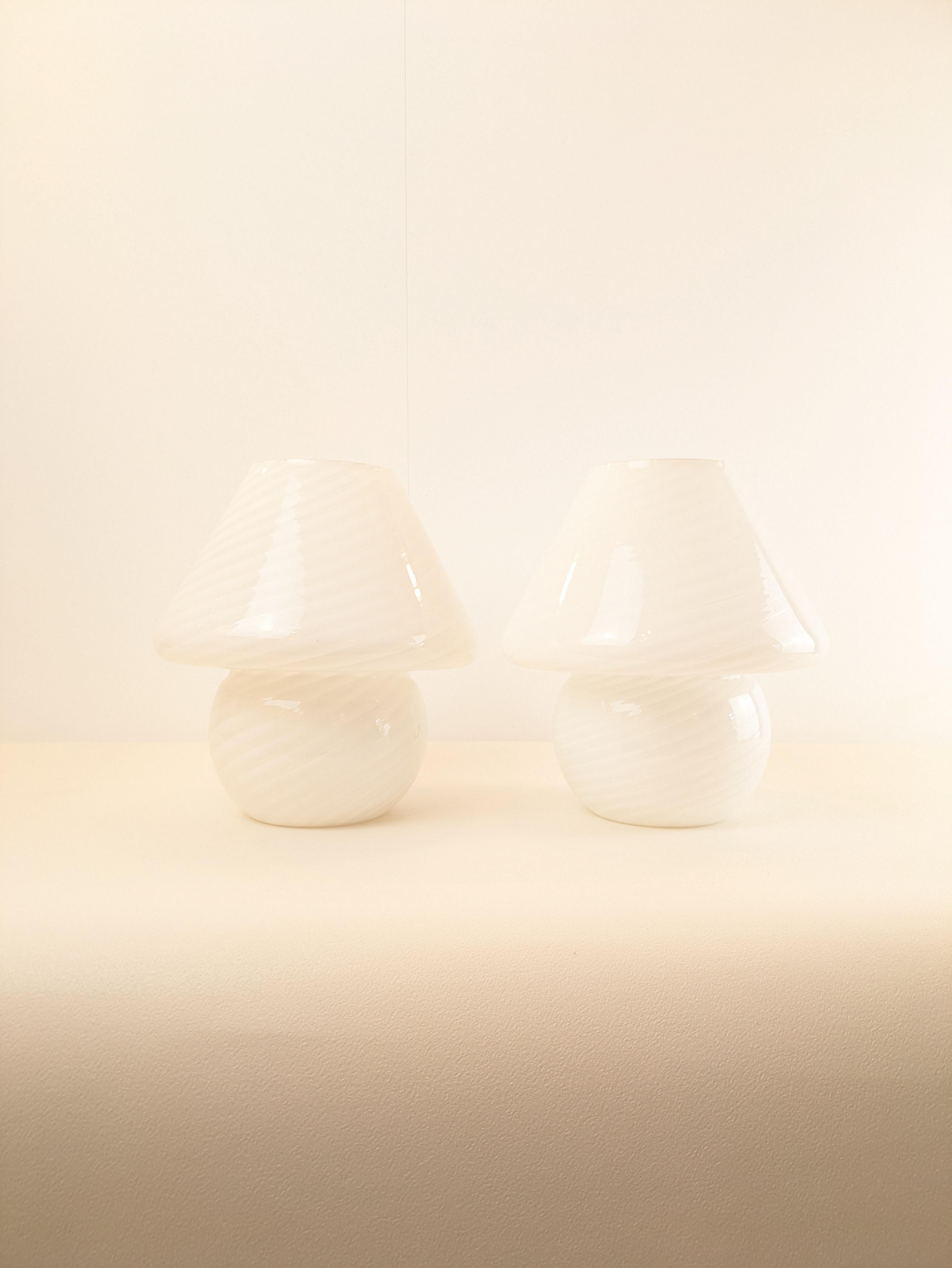 Pair of Tessuto Mushroom Table Lamps, Murano Glass, Opalin, Murano Vetri VM 9