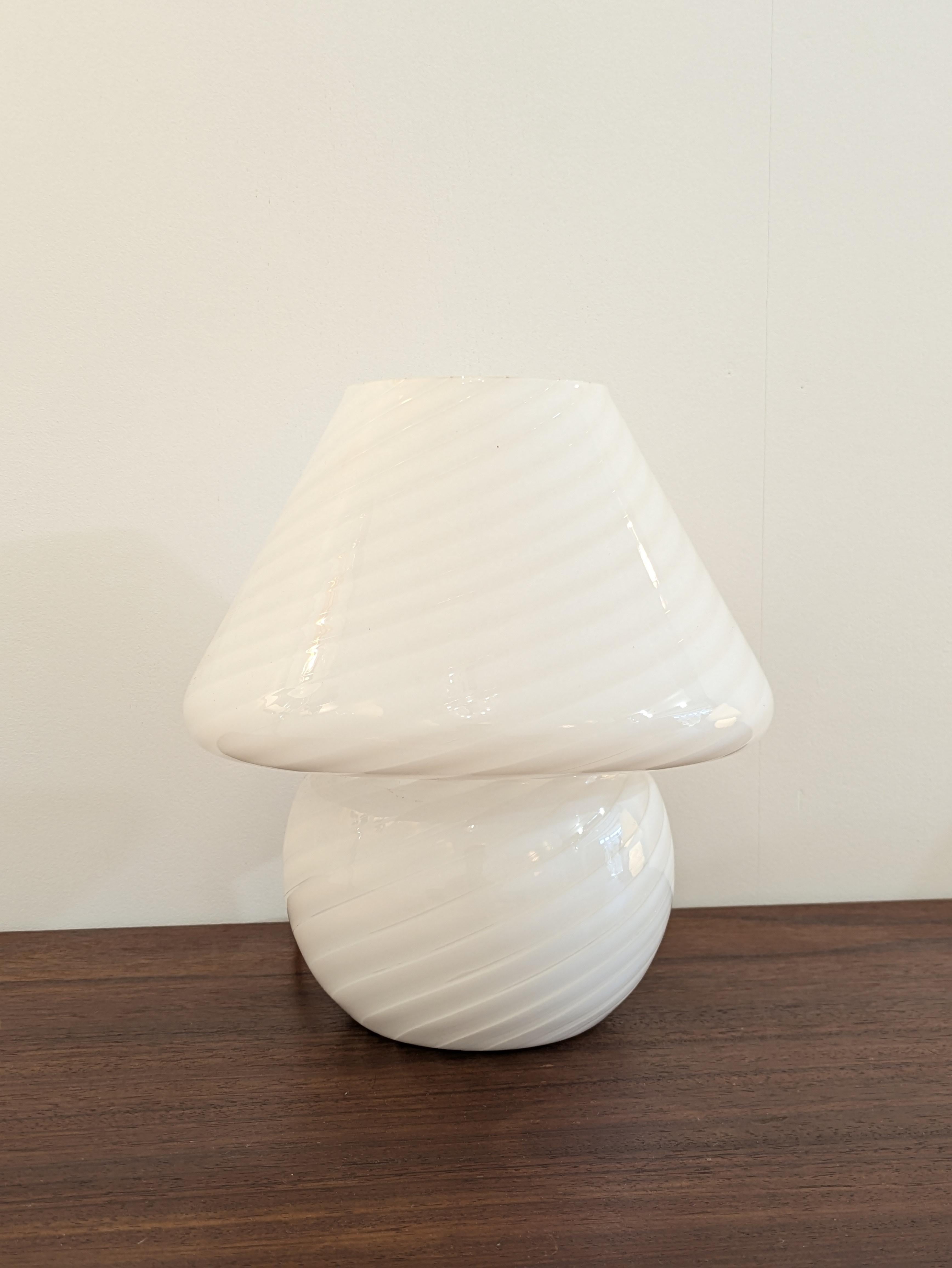 Pair of Tessuto Mushroom Table Lamps, Murano Glass, Opalin, Murano Vetri VM 11