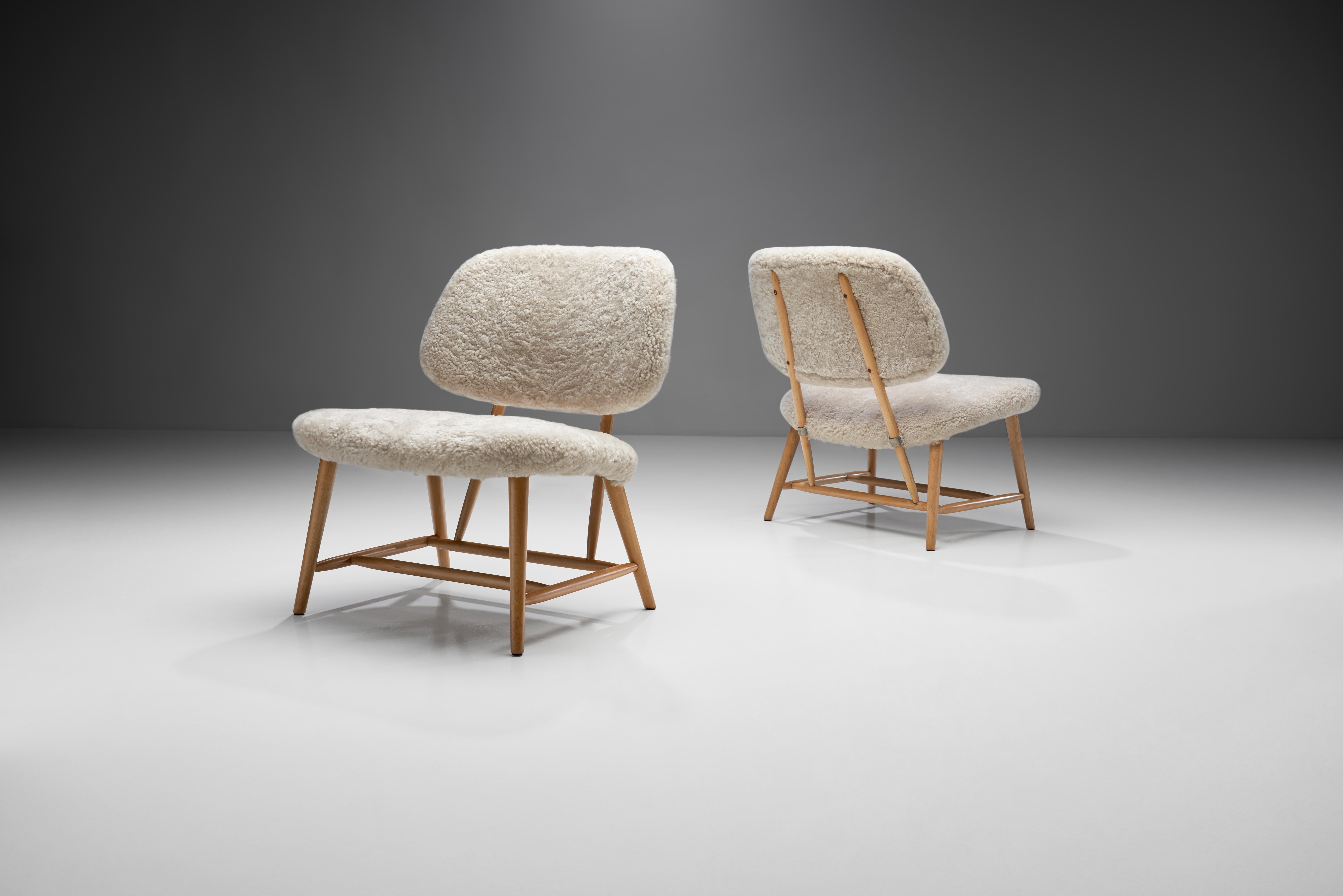 This pair of “TeVe Stolen” or “The TV chairs” was designed in 1953, during the most active period of Swedish furniture designer Alf Svensson. This chair is a piece that is typically designed in the Scandinavian Modern style.

The chairs’ simple