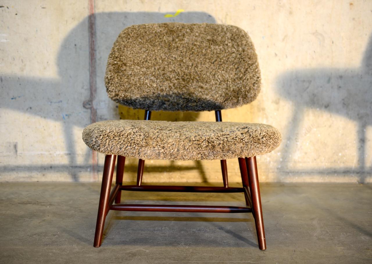 Sheepskin Pair of 'TeVe' Lounge Chairs by Alf Svensson, Ljungs Industrier Sweden For Sale