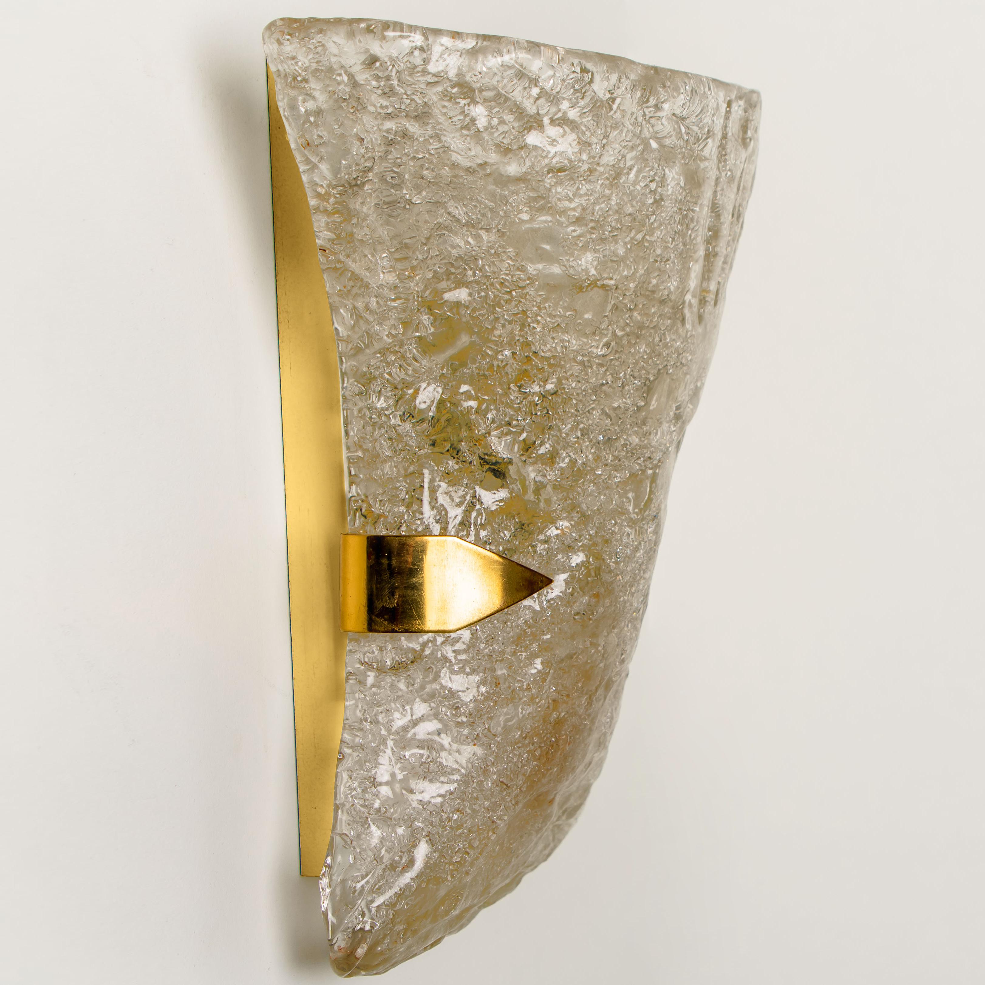 Pair of Textured Murano Glass Brass Sconces, 1960s In Good Condition For Sale In Rijssen, NL