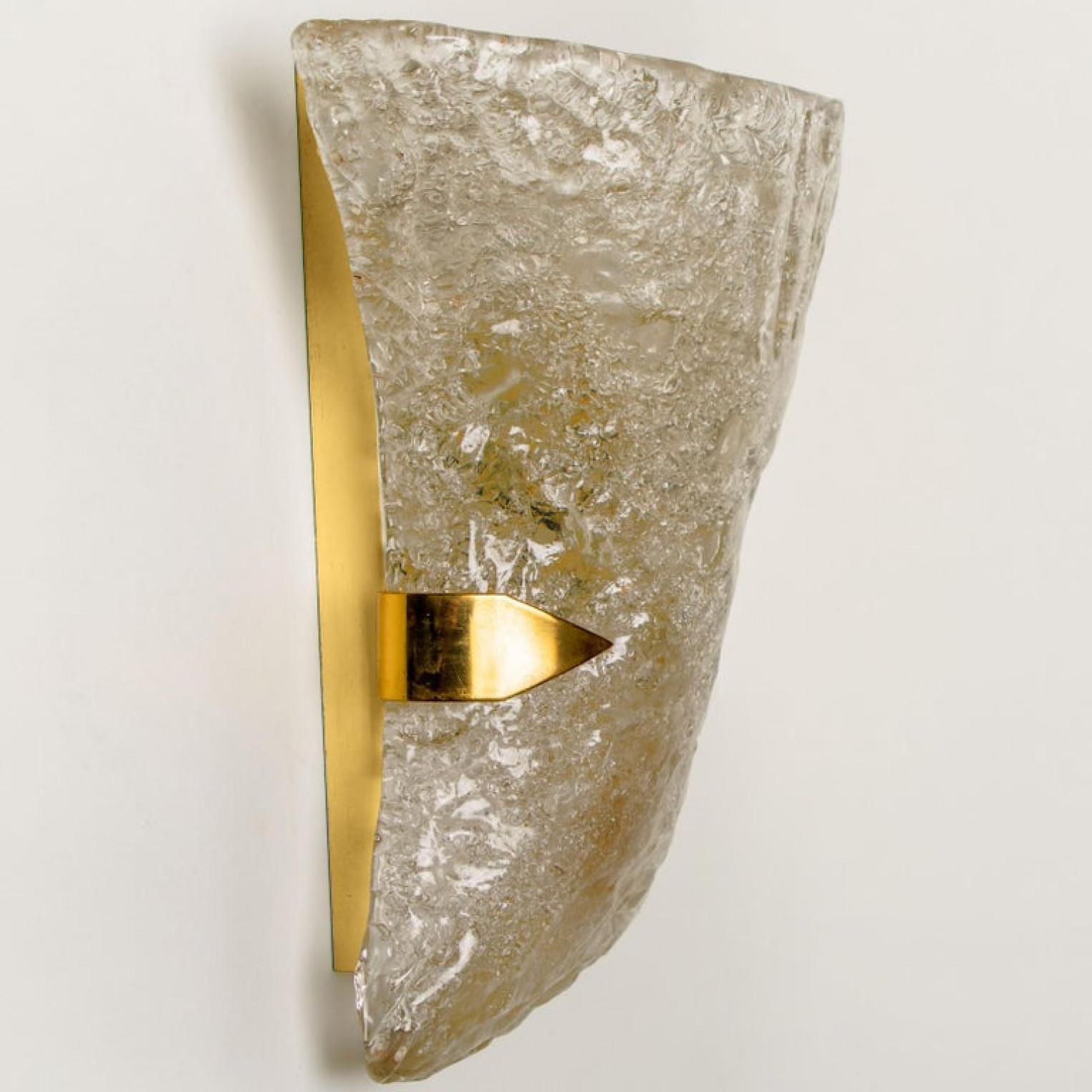 Altro Coppia di lampade in ottone con vetro di Murano testurizzato, anni '60 in vendita
