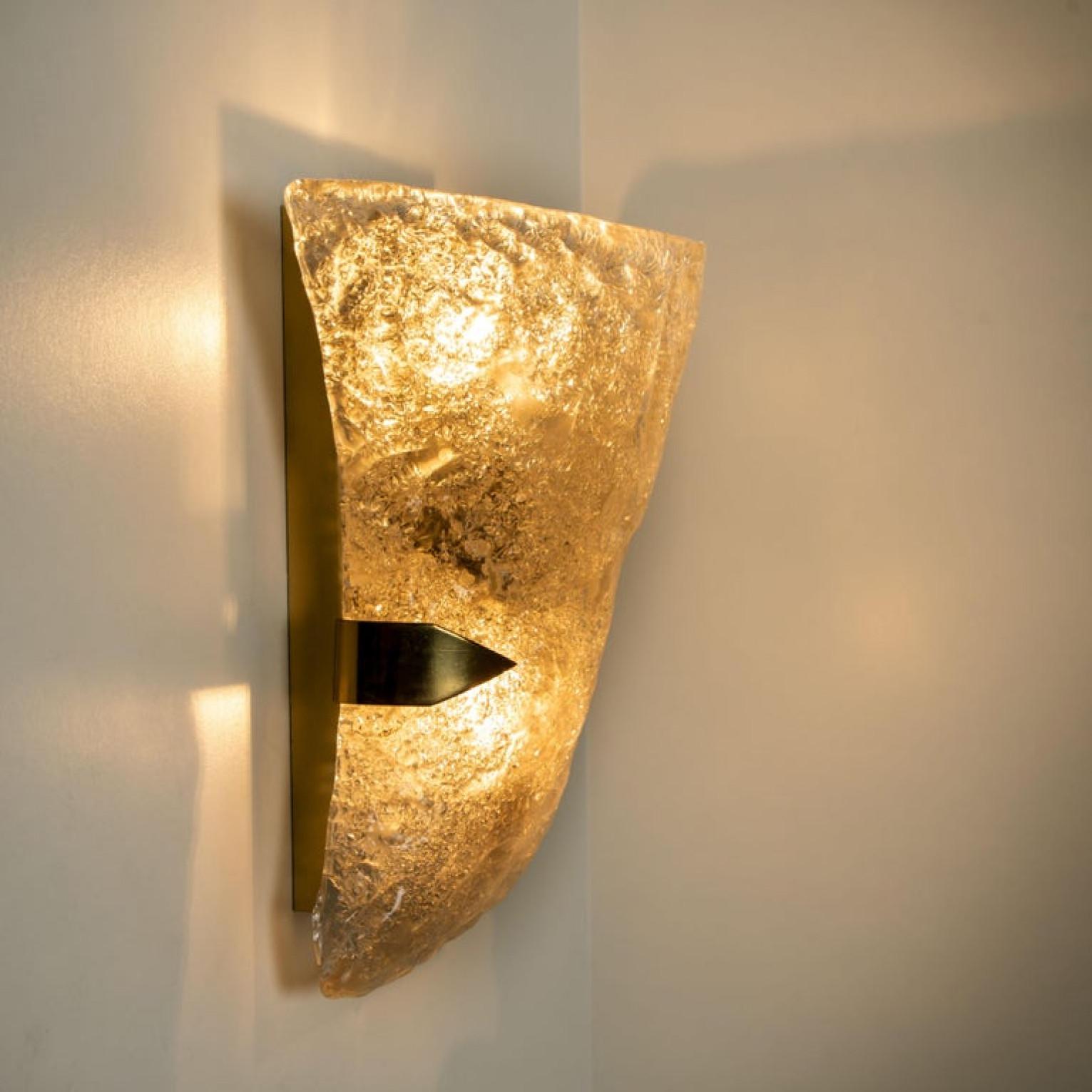 Metallo Coppia di lampade in ottone con vetro di Murano testurizzato, anni '60 in vendita