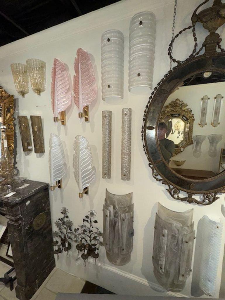 Italiano Coppia di lampade a tubo in vetro di Murano testurizzato in vendita