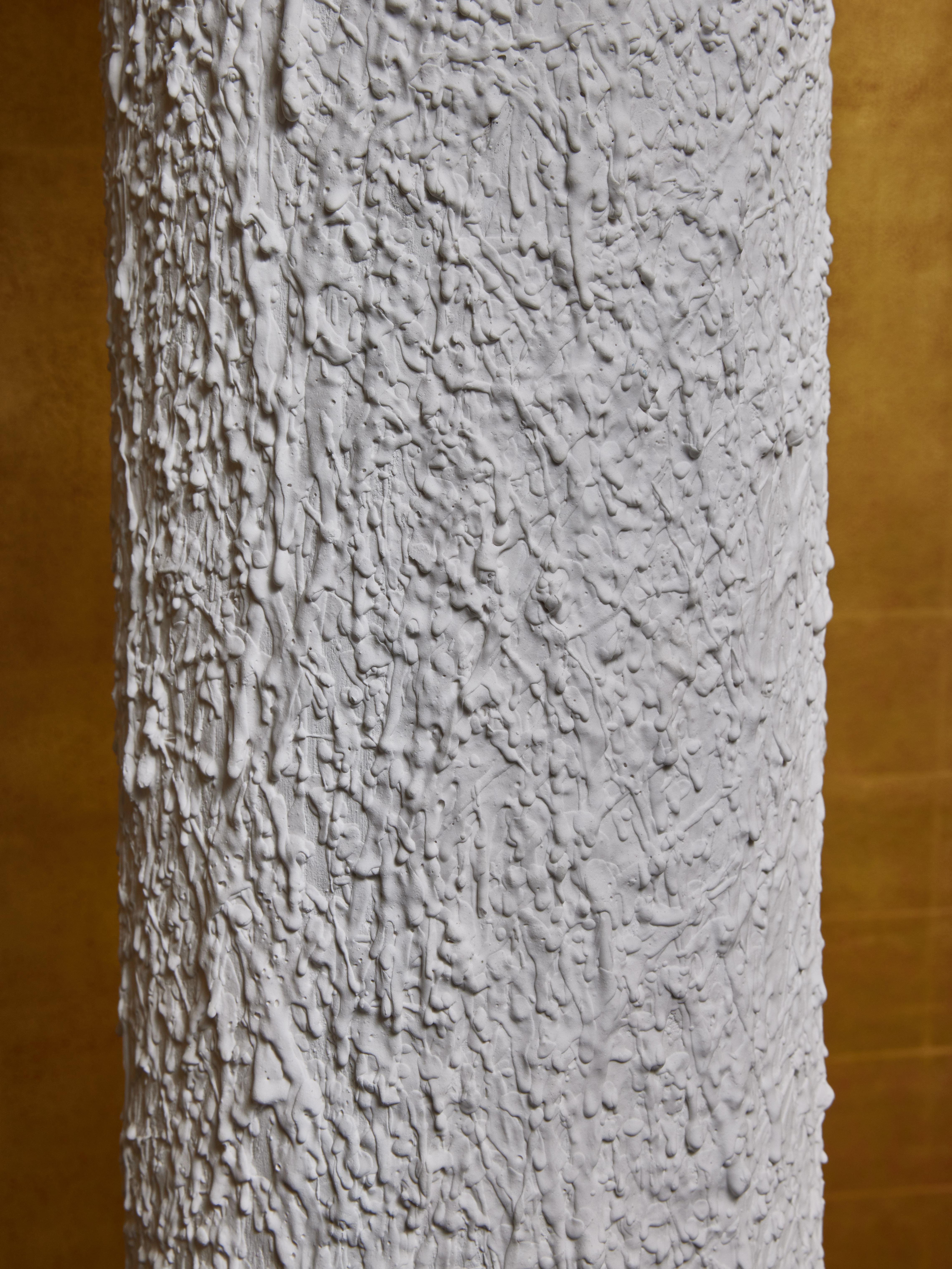 Pair of Textured Plaster Cylindrical Floor Lamps In New Condition For Sale In Saint-Ouen, IDF