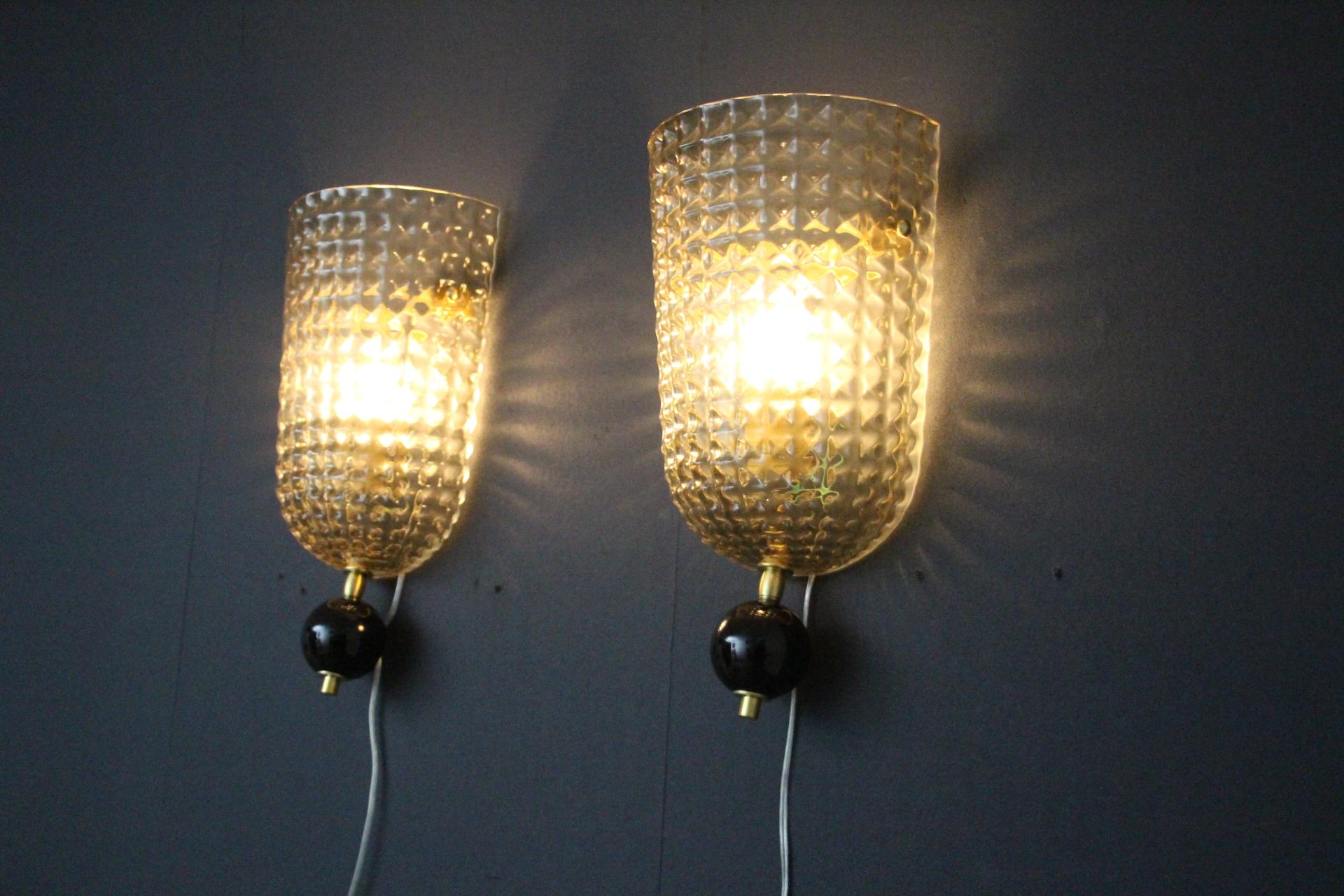 Pair of Textured Smoked Murano Glass Sconces In Excellent Condition For Sale In Saint-Ouen, FR
