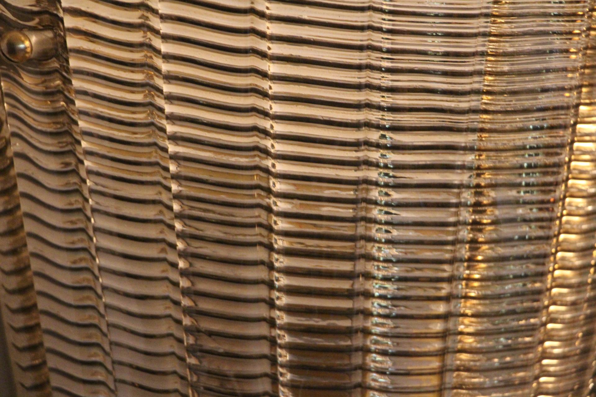 Paar Wandleuchter aus strukturiertem geräuchertem Muranoglas im Angebot 2