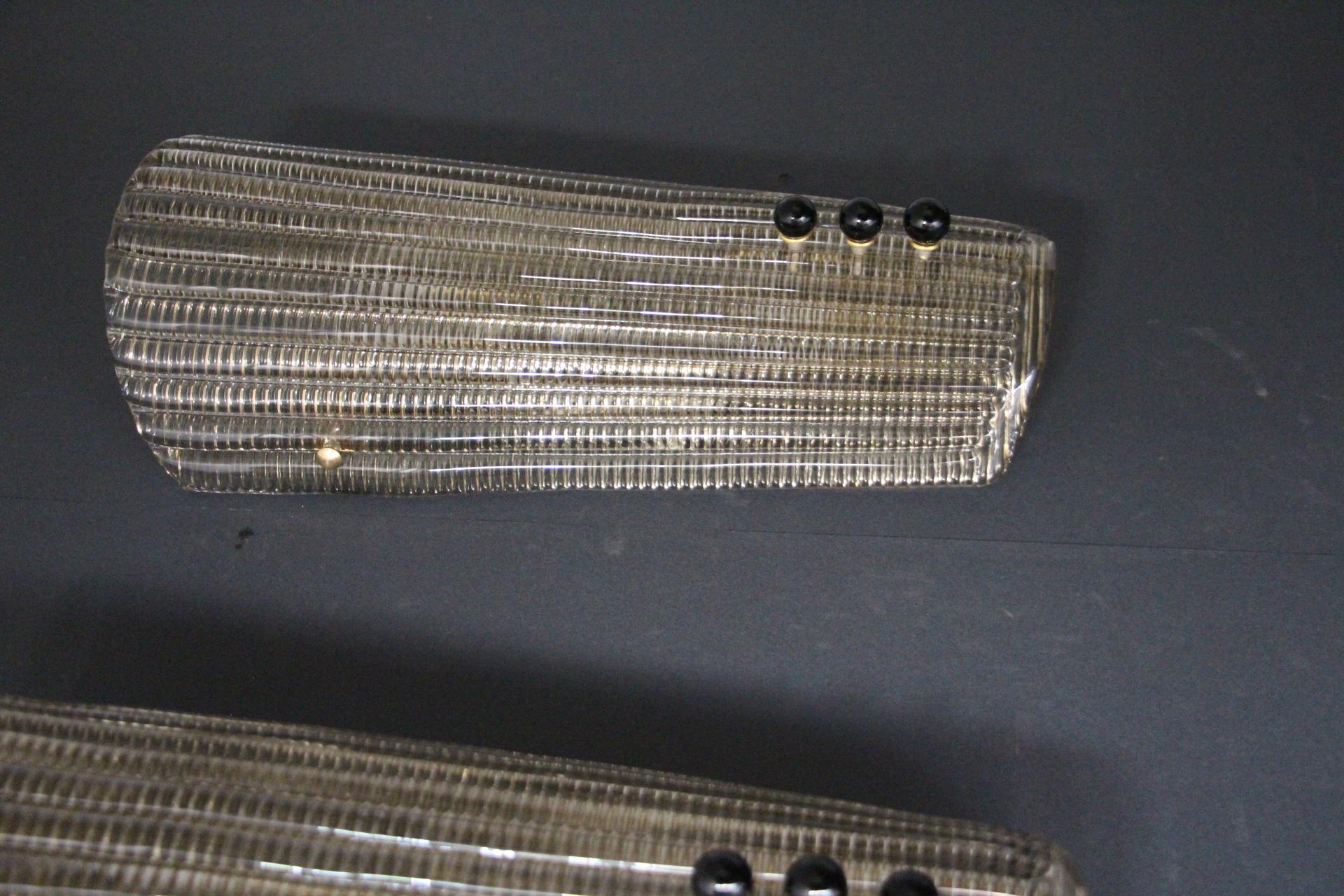 Pareja de apliques de cristal de Murano ahumado texturizado con pequeñas perlas de cristal negro en venta 3