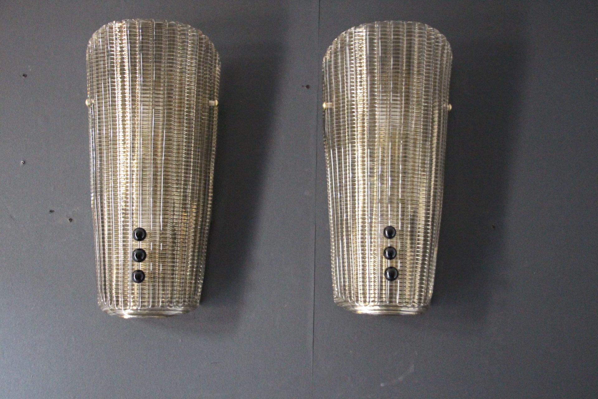 Pareja de apliques de cristal de Murano ahumado texturizado con pequeñas perlas de cristal negro Moderno de mediados de siglo en venta