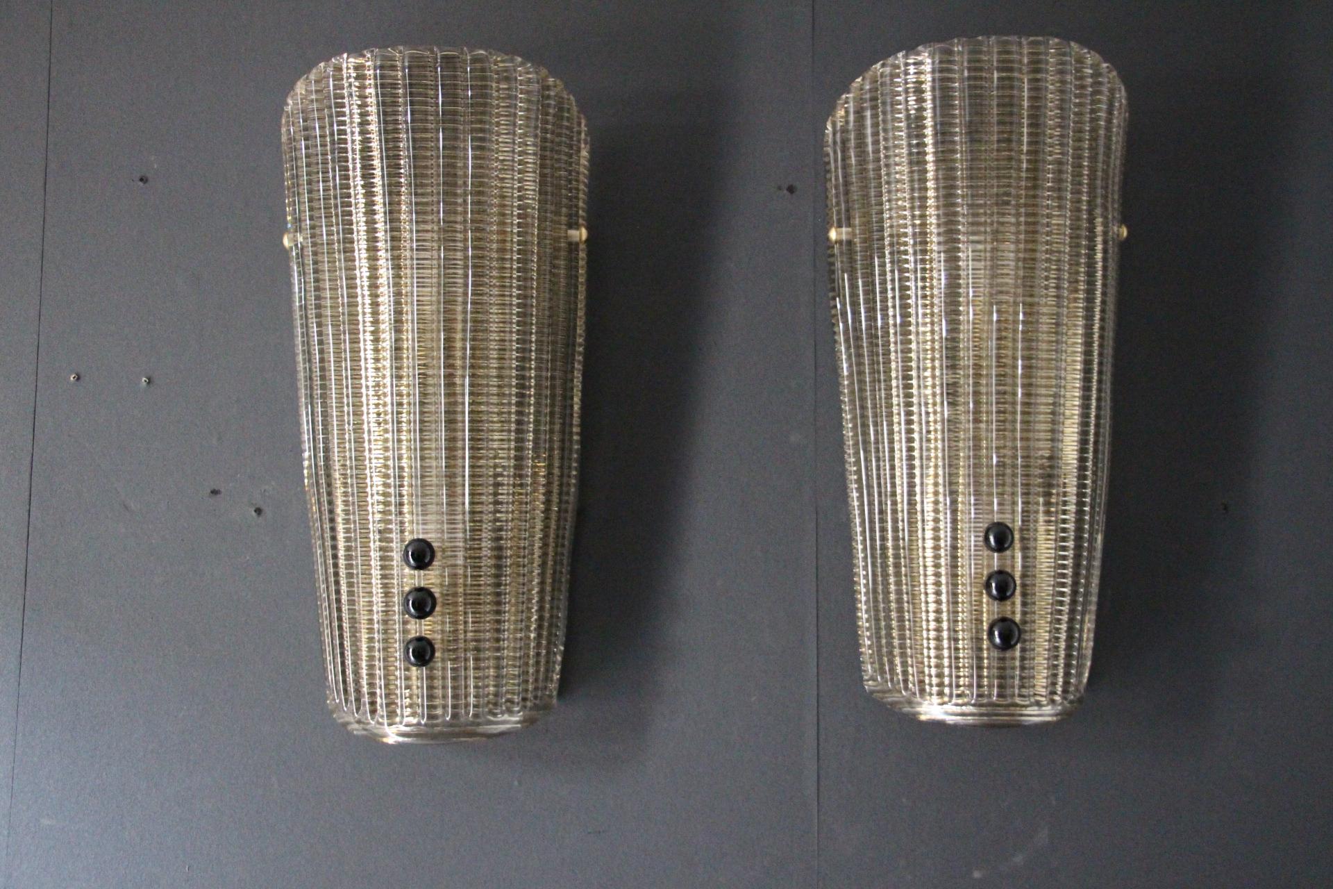 Pareja de apliques de cristal de Murano ahumado texturizado con pequeñas perlas de cristal negro en venta 2