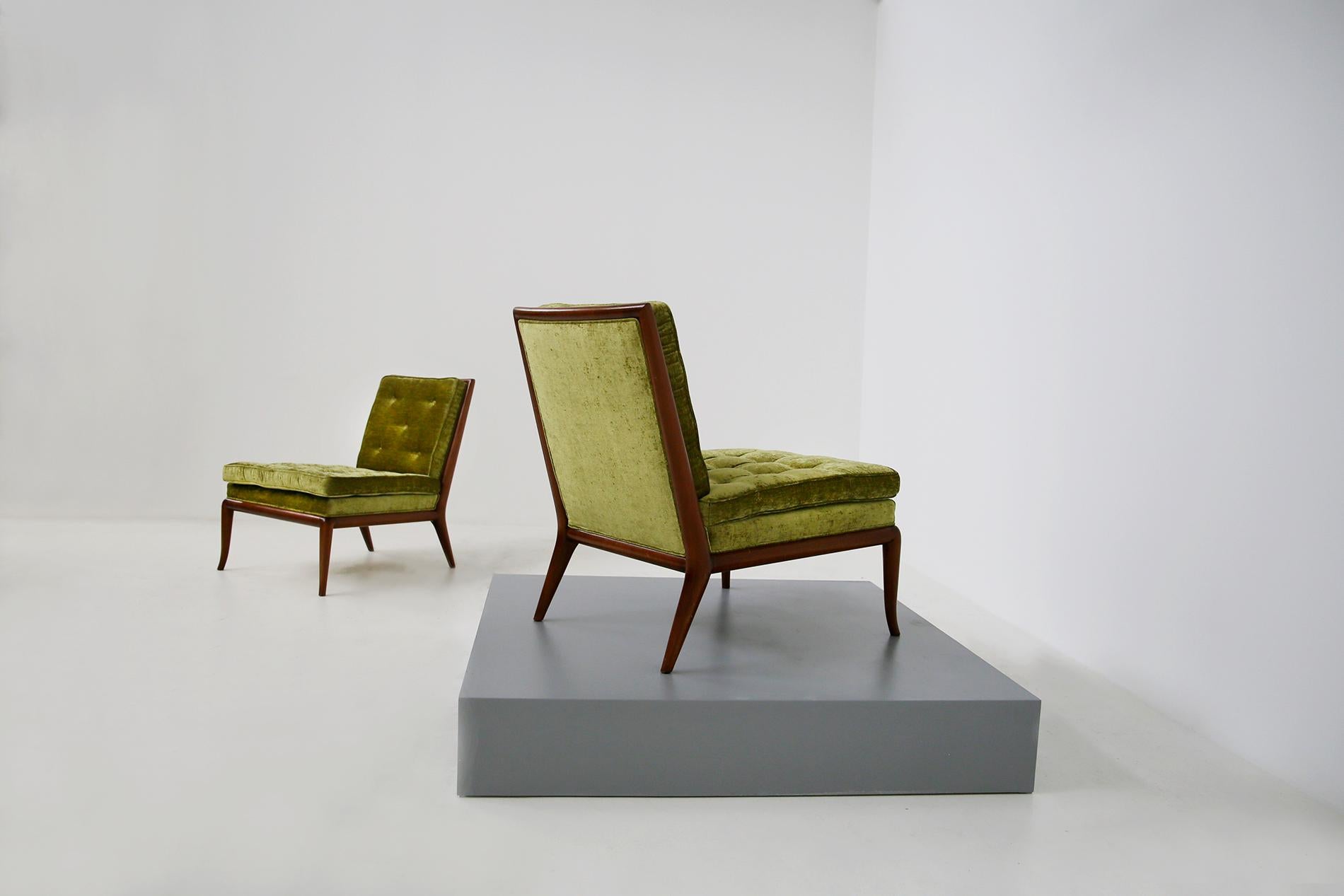 Elegant pair of American armchairs by the great designer T. H. Robsjohn-Gibbings from 1950. The armchairs were made by the Widdicomb Furniture Company. The pair of armchairs has been restored in an elegant green Italian velvet. The seat and its
