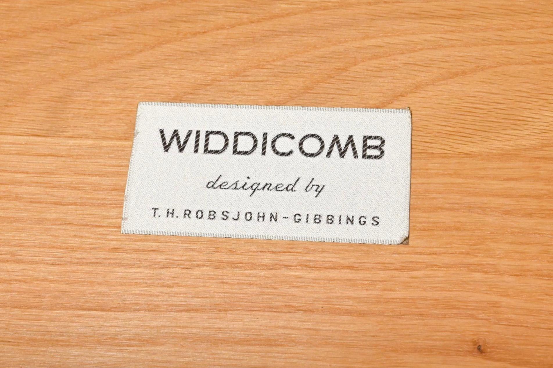 Mid-Century Modern Paire d'AT&T. Tables de chevet / coffres Robsjohn-Gibbings pour Widdicomb en vente