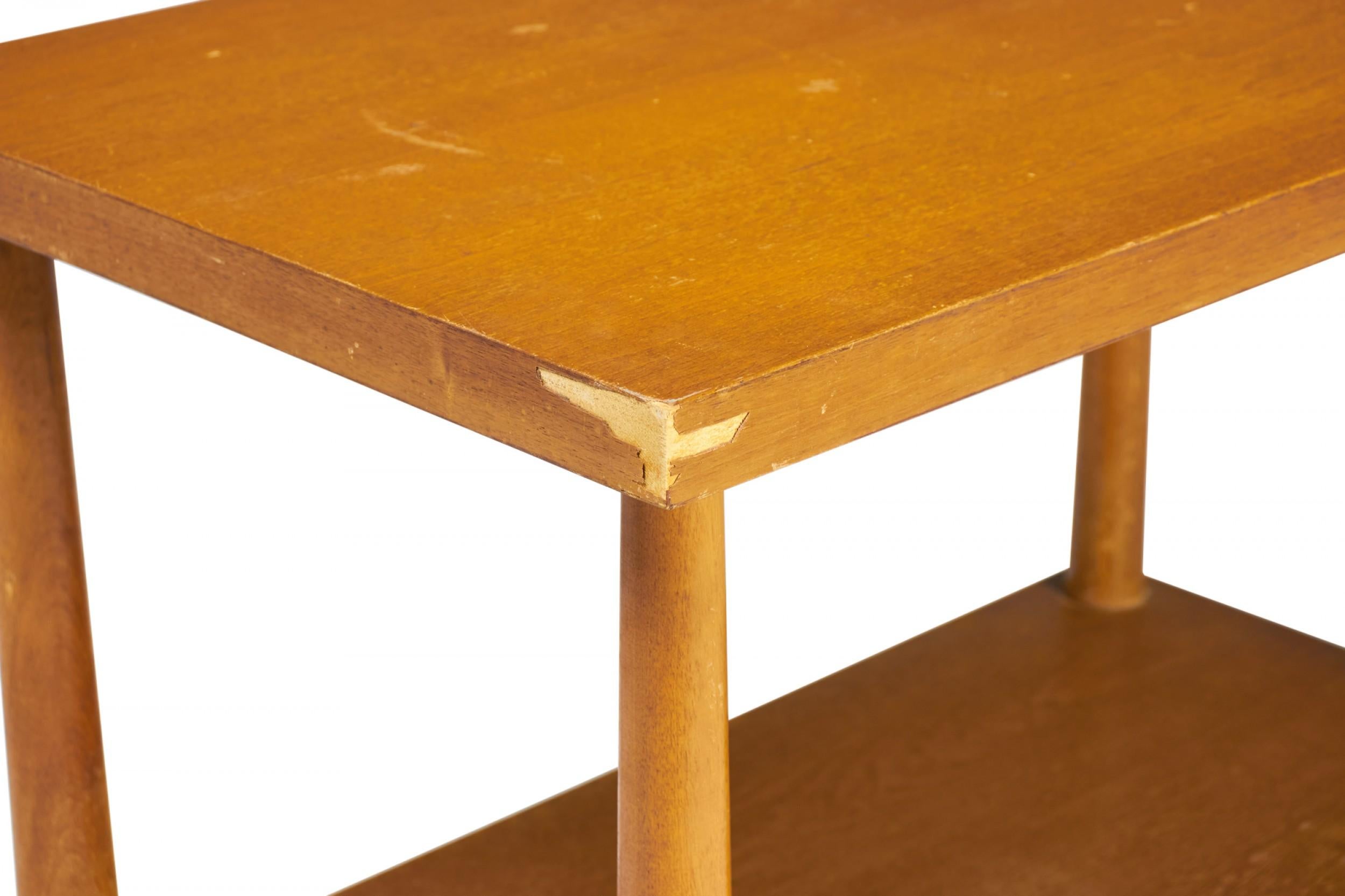 20ième siècle Paire d'AT&T. Robsjohn-Gibbings for Widdicomb Dowel Leg End Tables en vente