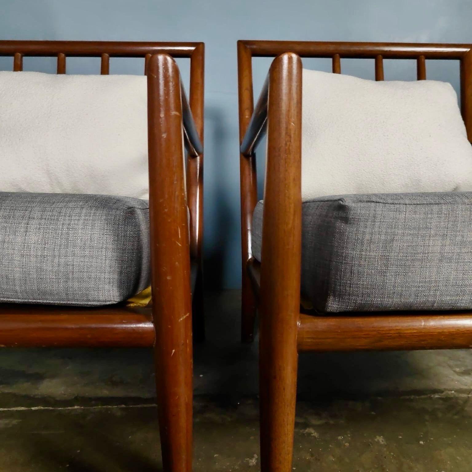 American Pair Of T.H Robsjohn-Gibbings For Widdicomb Walnut Armchairs Model WWZ For Sale
