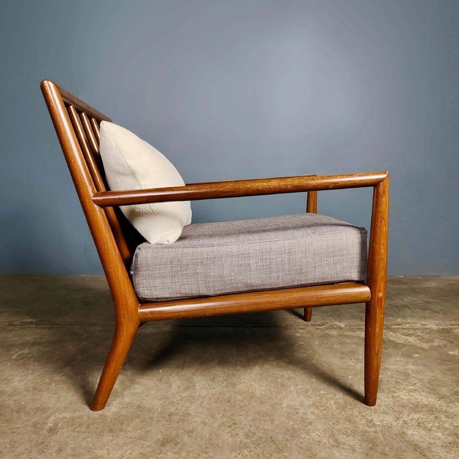 Pair Of T.H Robsjohn-Gibbings For Widdicomb Walnut Armchairs Model WWZ In Excellent Condition For Sale In Cambridge, GB