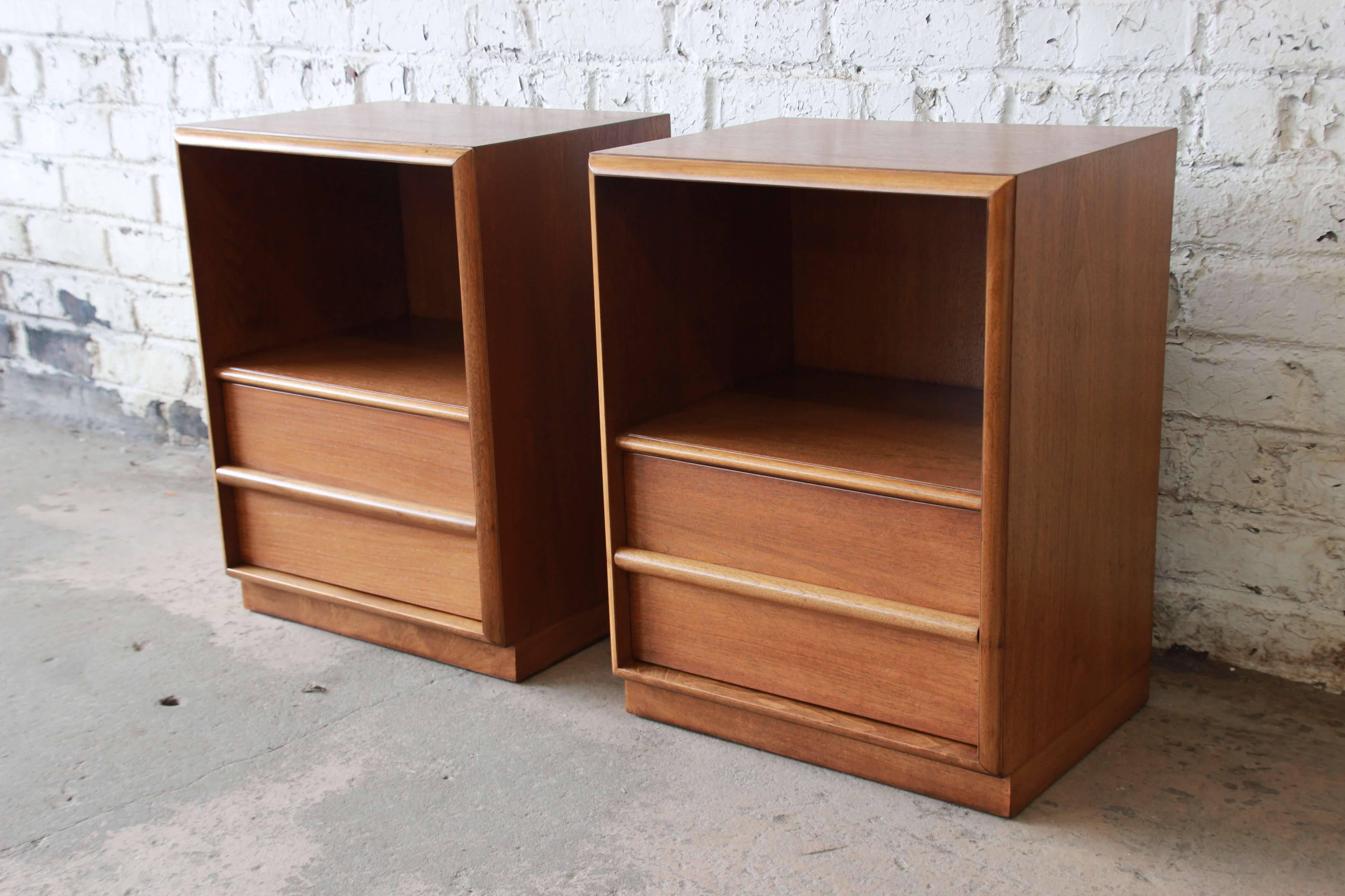 Mid-Century Modern Pair of T.H. Robsjohn Gibbings for Widdicomb Walnut Nightstands