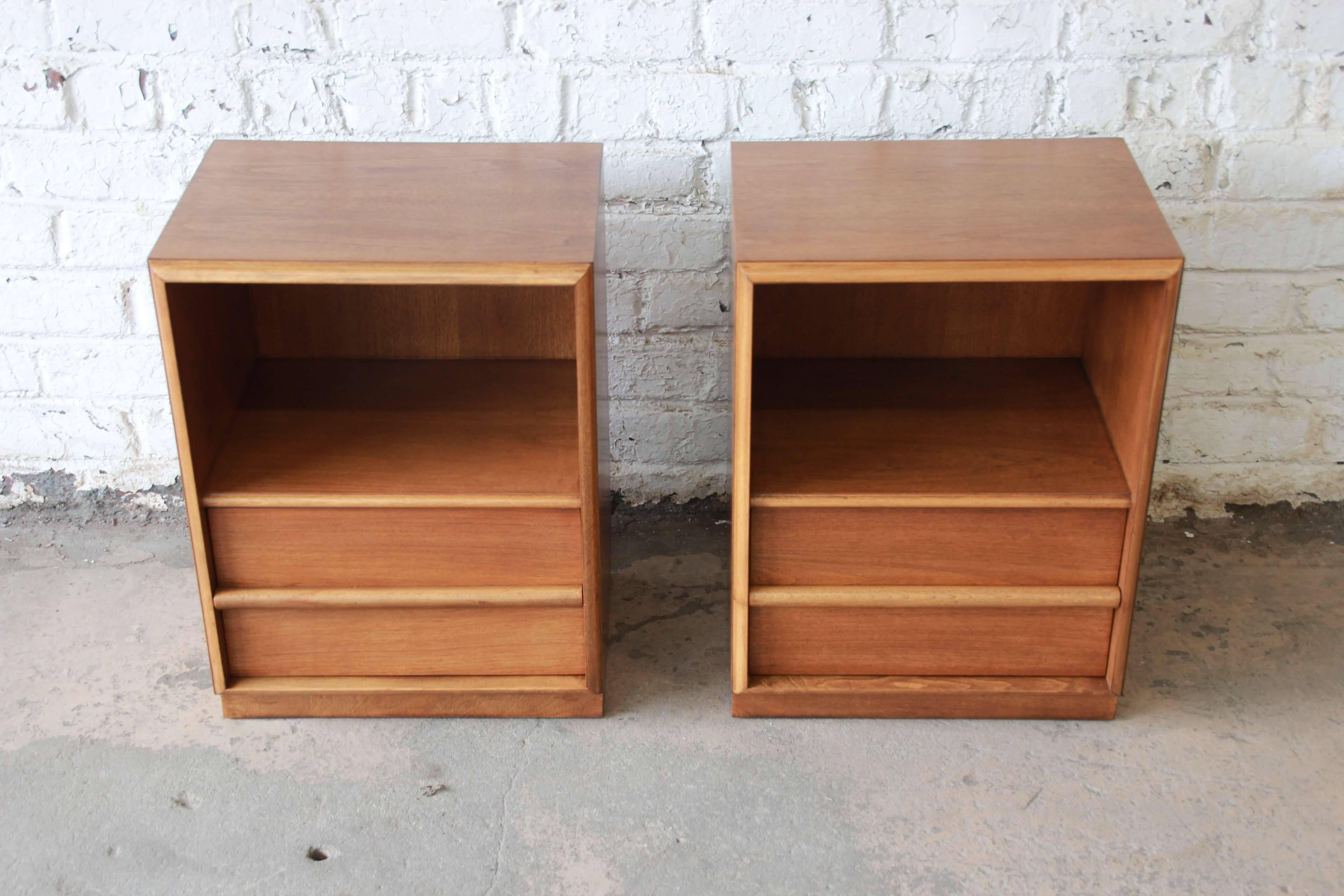 Pair of T.H. Robsjohn Gibbings for Widdicomb Walnut Nightstands In Good Condition In South Bend, IN