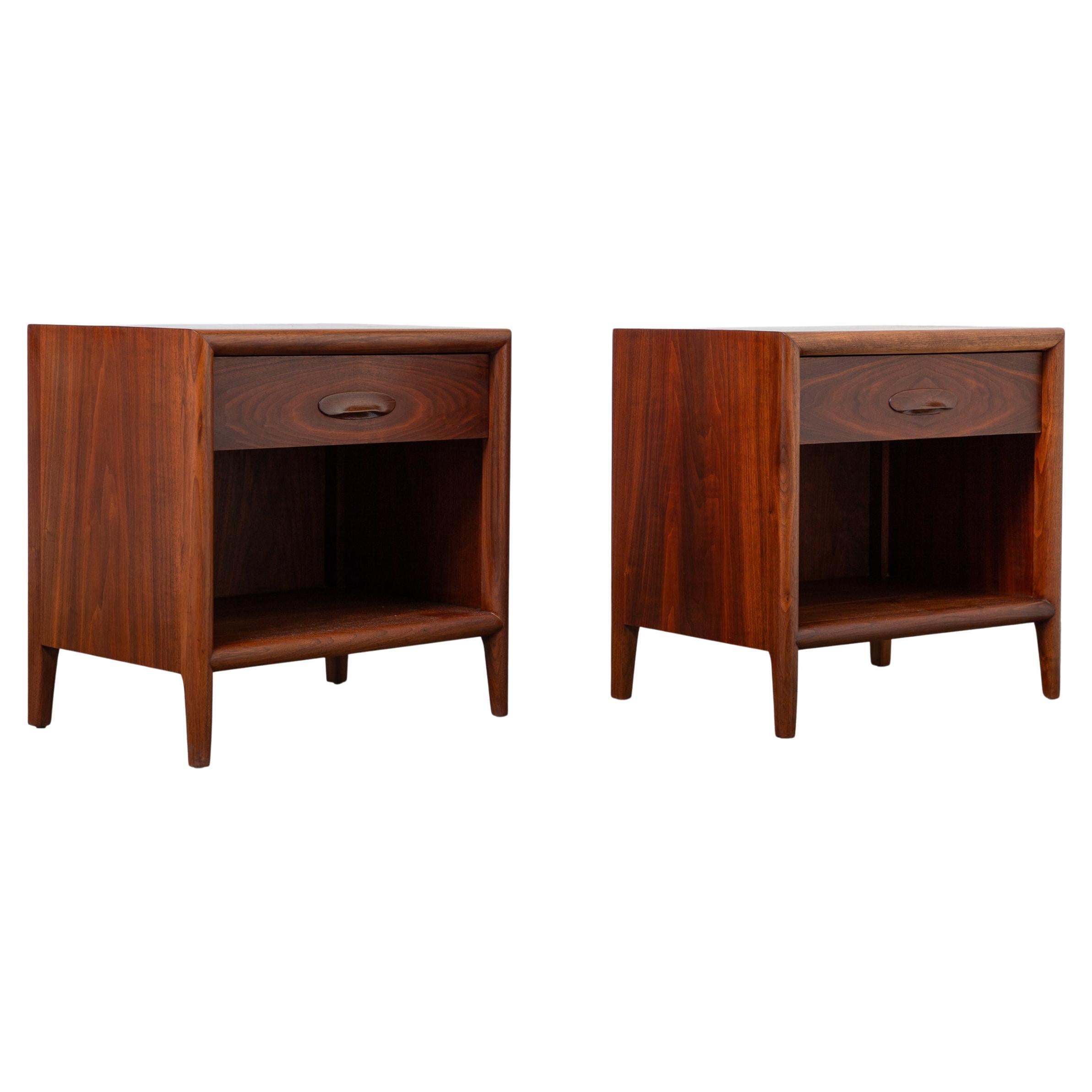 Pair of T.H. Robsjohn-Gibbings Nightstands or End Tables in Walnut Wood