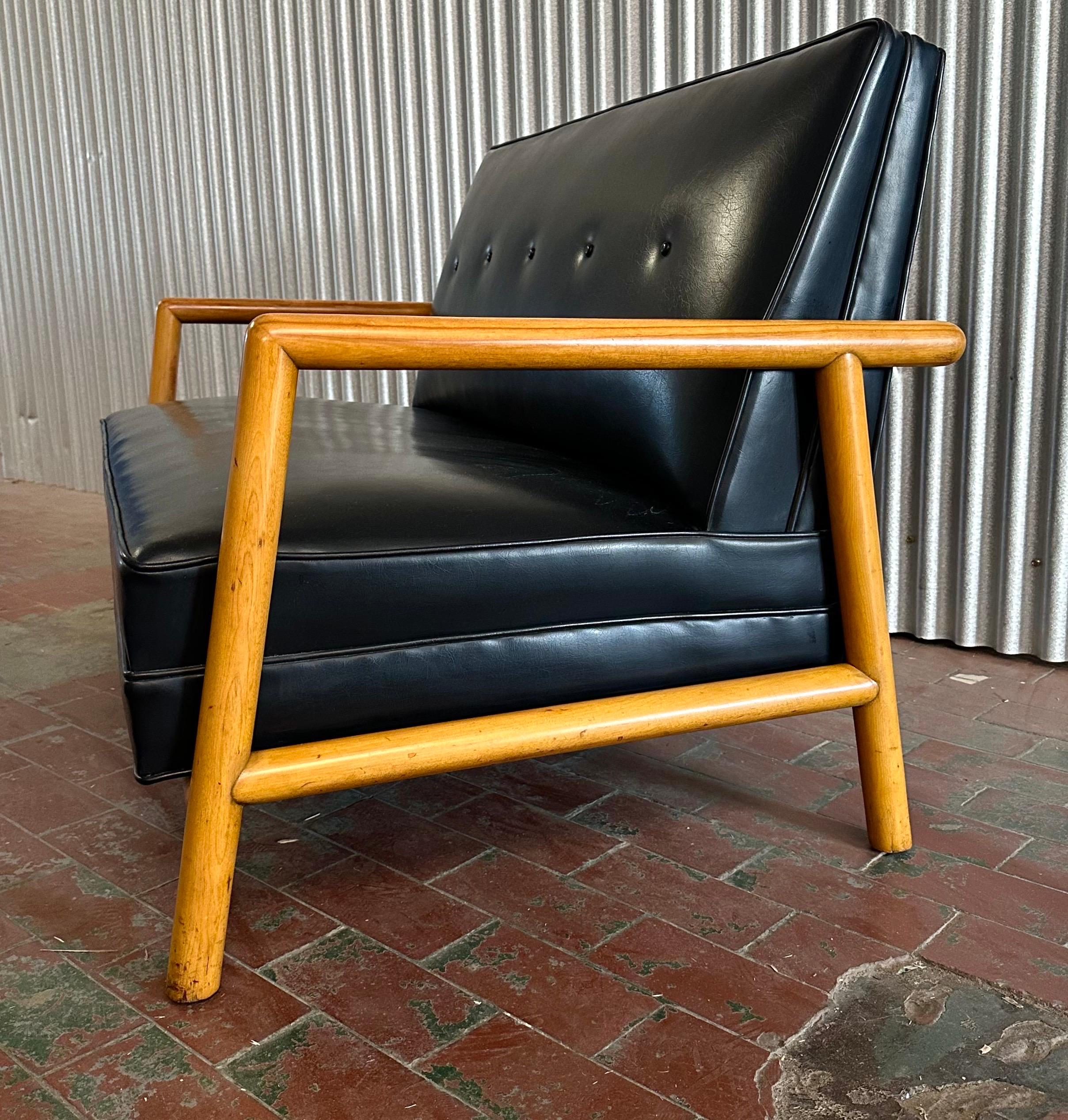 Pair of TH Robsjohn-Gibbings Settees, Model 1679 In Good Condition For Sale In Brooklyn, NY