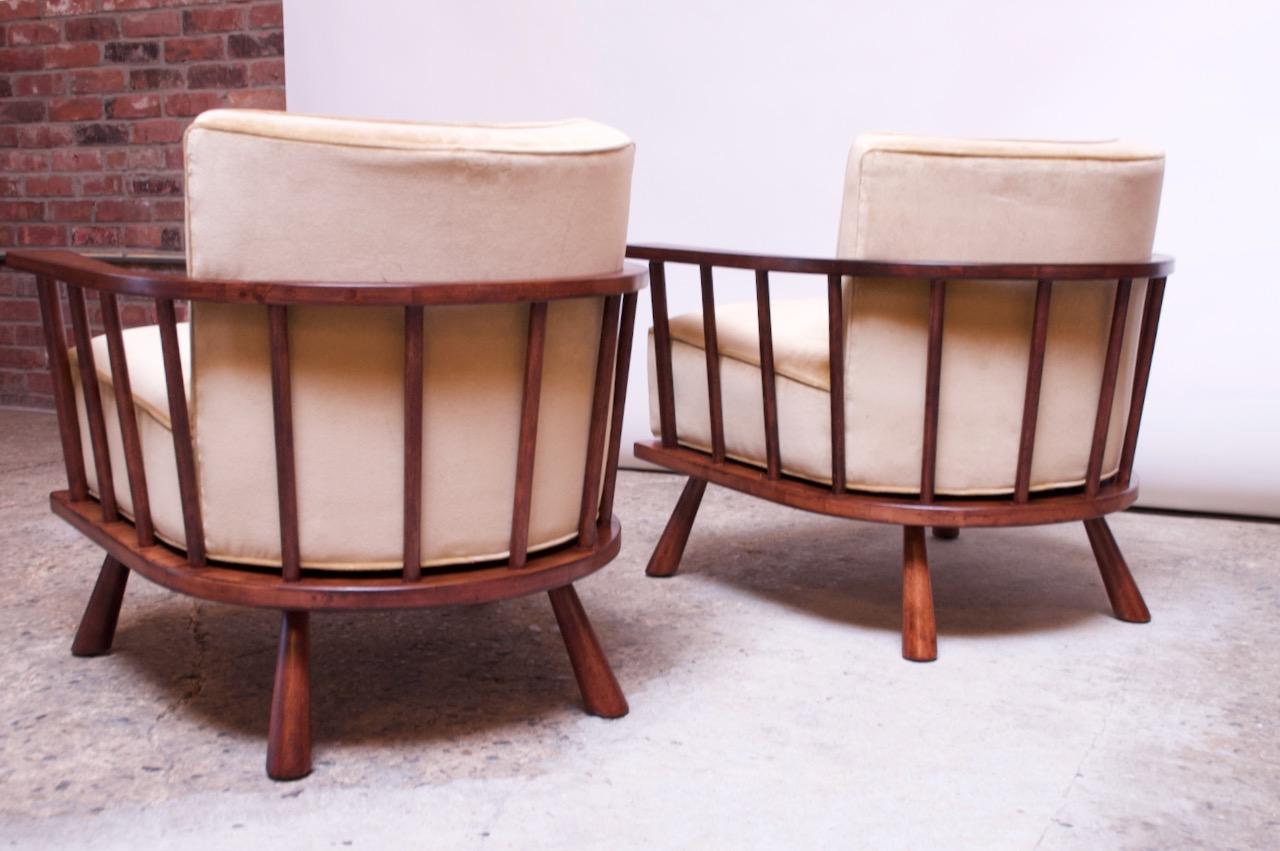 Pair of T.H. Robsjohn-Gibbings Stained Walnut Barrel-Back Lounge Chairs In Good Condition In Brooklyn, NY