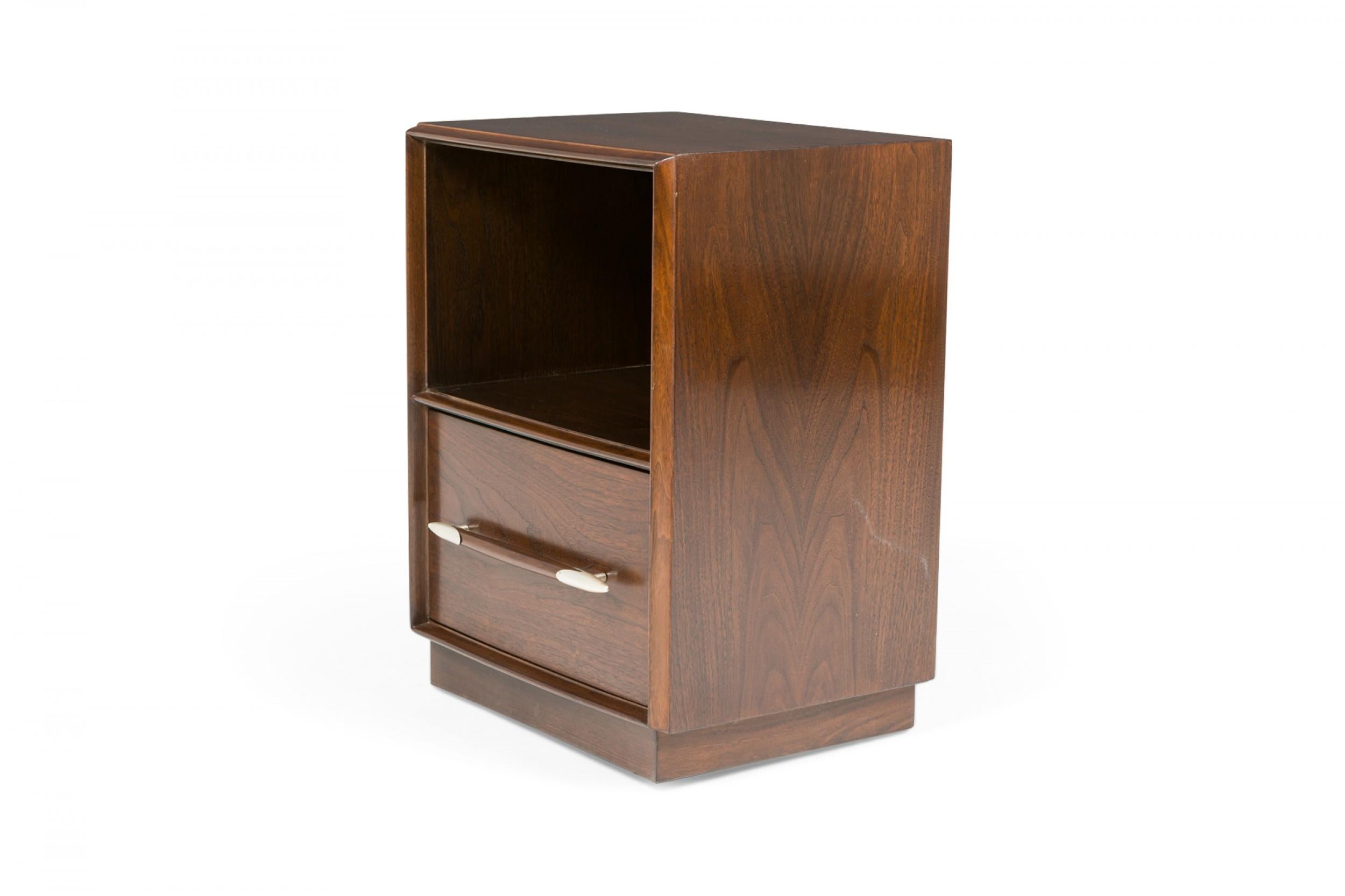 Pair of T.H. Robsjohn-Gibbings Walnut Single Drawer Open Compartment Side  In Good Condition For Sale In New York, NY