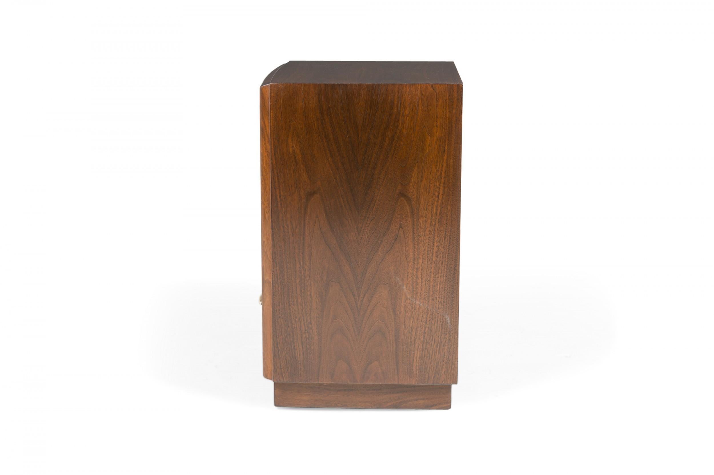 20th Century Pair of T.H. Robsjohn-Gibbings Walnut Single Drawer Open Compartment Side For Sale