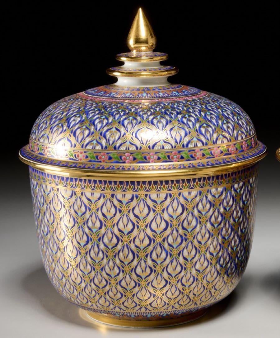 20th c., a stunning pair of large Thai Benjarong lidded porcelain jars, vibrantly enameled by hand and embellished with 18 carat gold. One marked on underside 