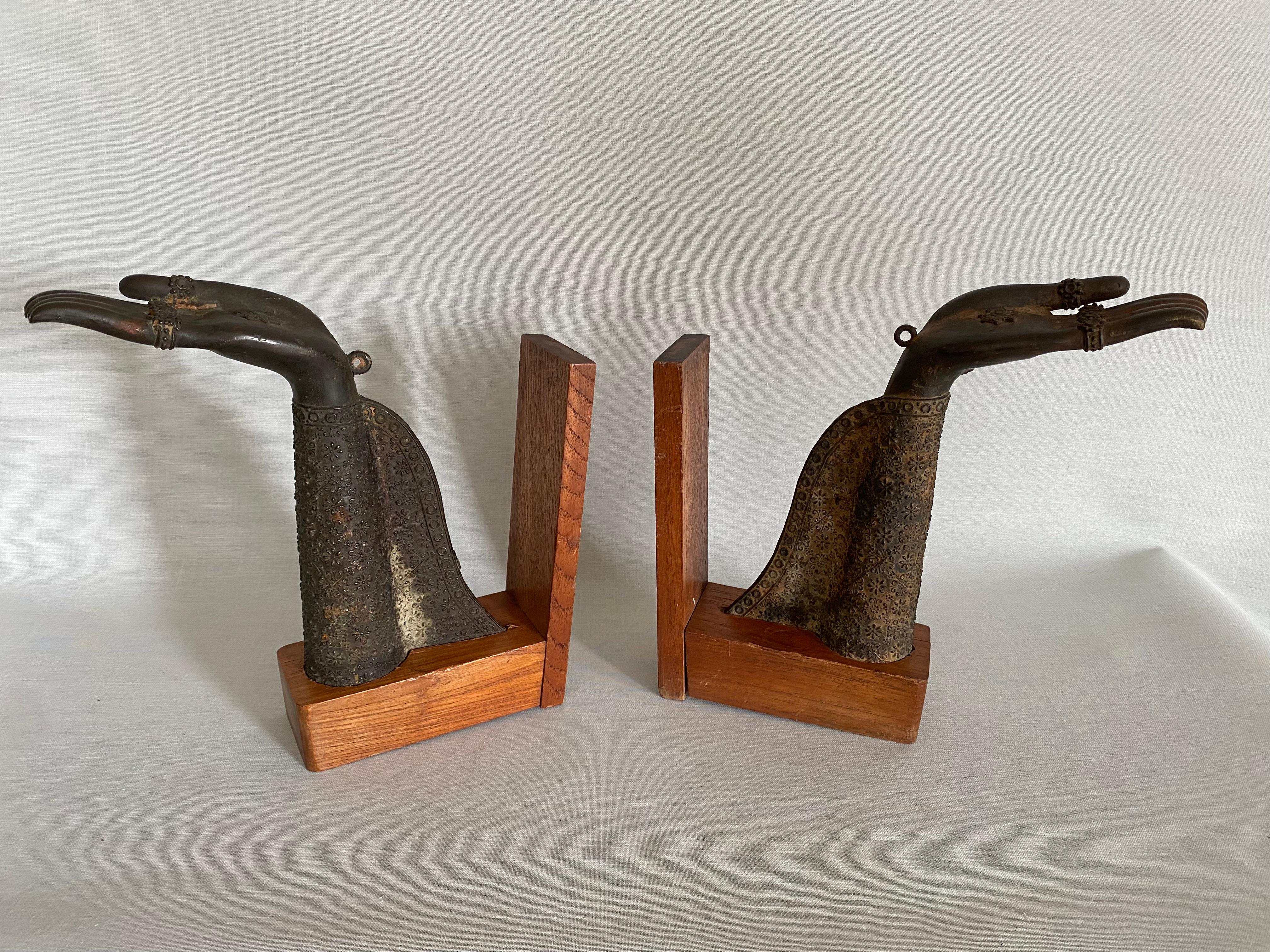 Pair of Thai Bronze Buddha Hands Fragments Repurposed as Bookends In Good Condition For Sale In Hamburg, DE