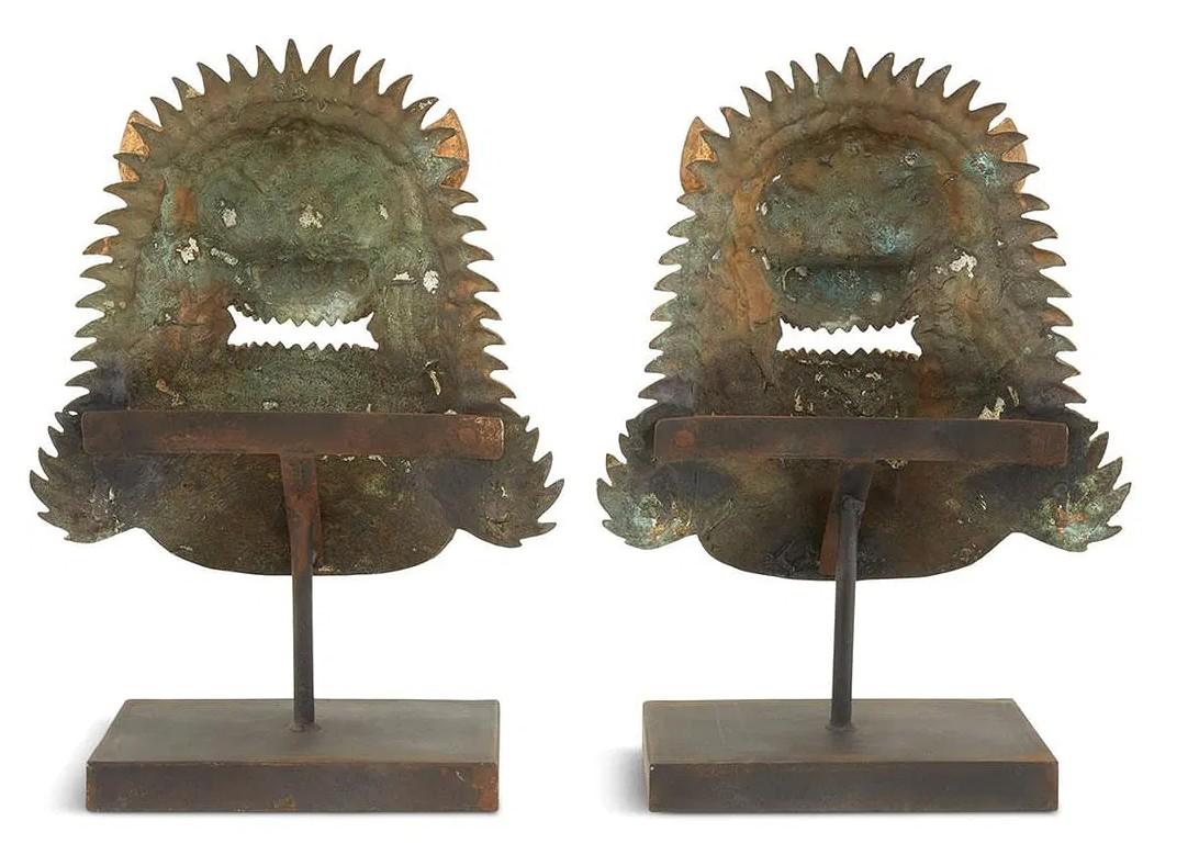 Paar thailändische Wächterlöwen-Bronzemasken im Zustand „Gut“ im Angebot in Baton Rouge, LA