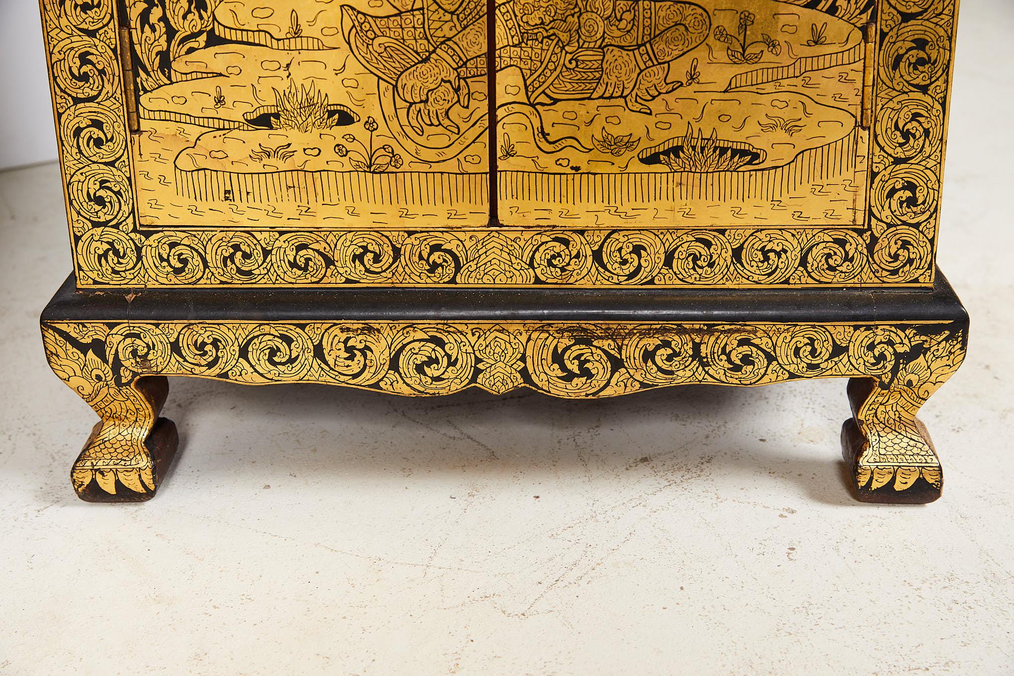 Pair of Thai Manuscript Cabinets of Lacquer and Gold Leaf, 20th Century 4