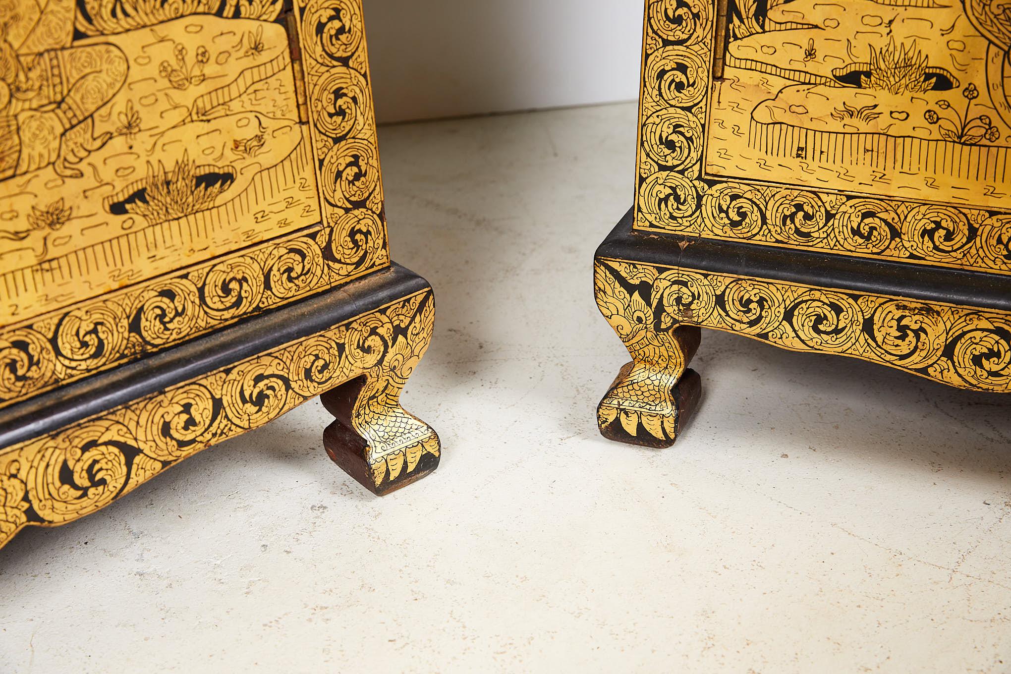 Pair of Thai Manuscript Cabinets of Lacquer and Gold Leaf, 20th Century 8
