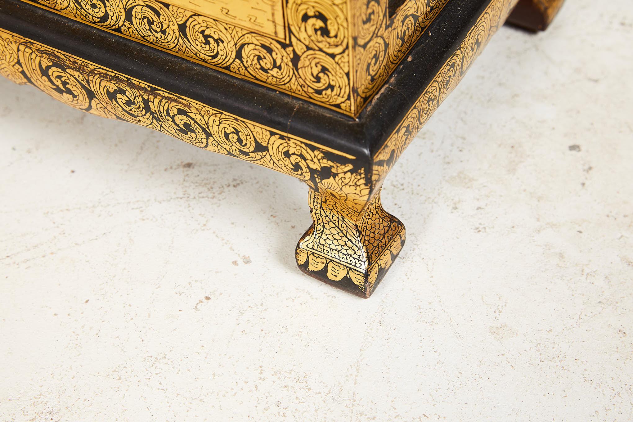 Pair of Thai Manuscript Cabinets of Lacquer and Gold Leaf, 20th Century 3