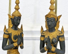 Paar thailändische Tempelgarderoben aus patinierter und vergoldeter Bronze mit männlichen und weiblichen Figuren