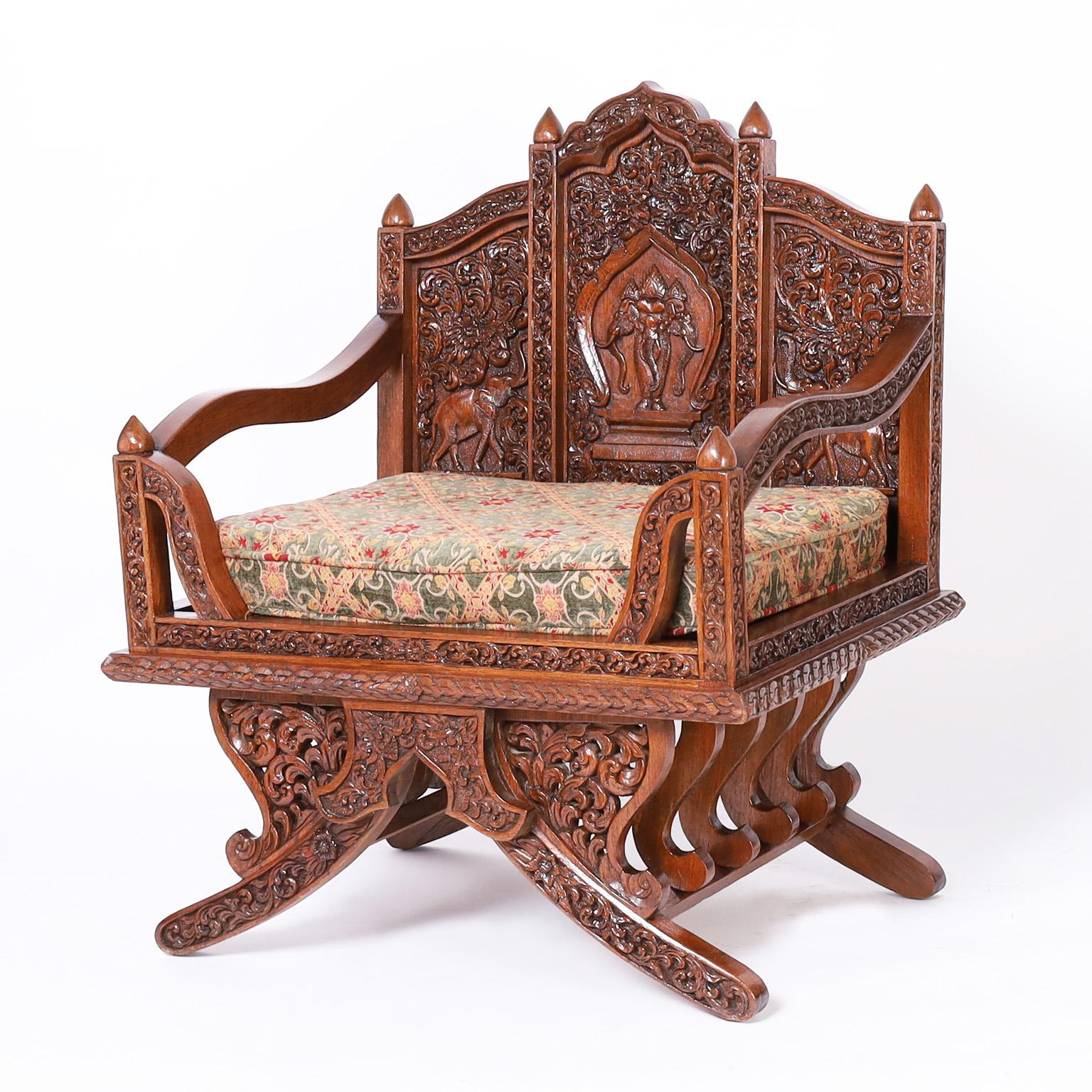 Colonial britannique Paire de chaises de style selle en bois de rose thaïlandais d'éléphant Howdah en vente