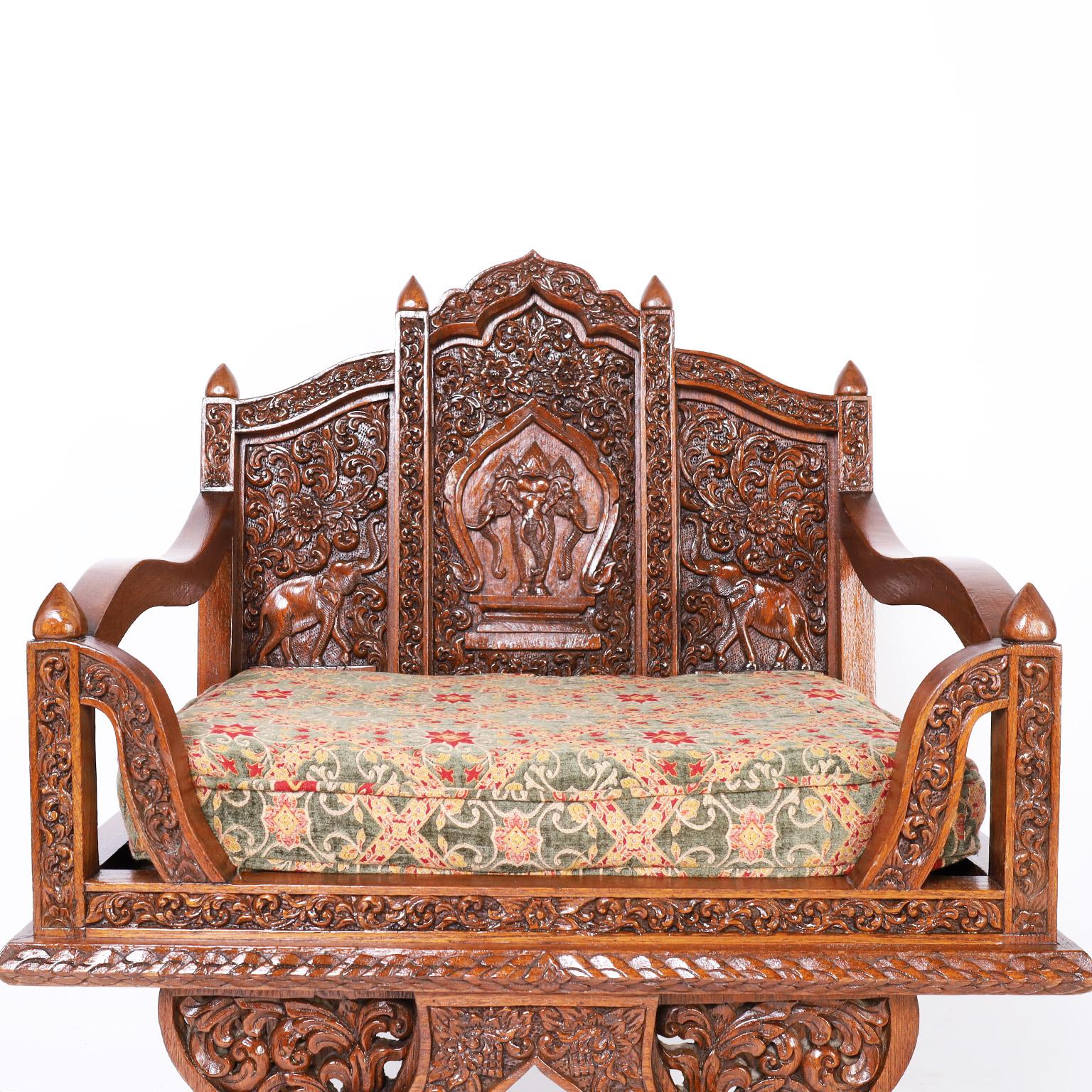 Bois de rose Paire de chaises de style selle en bois de rose thaïlandais d'éléphant Howdah en vente
