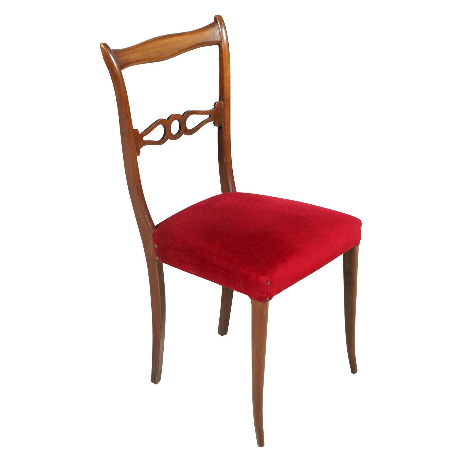 Une paire de chaises latérales en acajou laqué du milieu du 20e siècle, attribuée à Melchiorre Bega. Excellent état général, le bois et le lin étant particulièrement bien conservés.
Tapisserie originale en velours rouge en bon état.

Mesures en