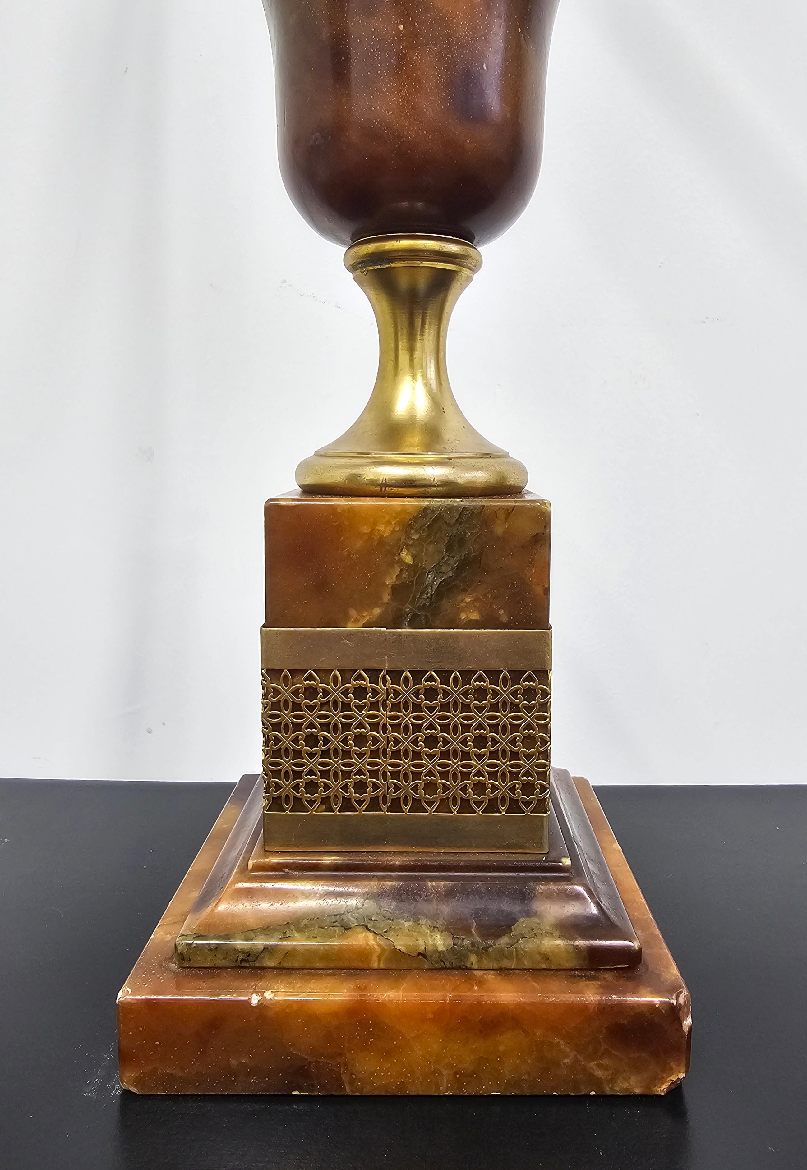 Paire de lampes de table XXL anciennes en onyx et bronze, France, années 1920 en vente 3
