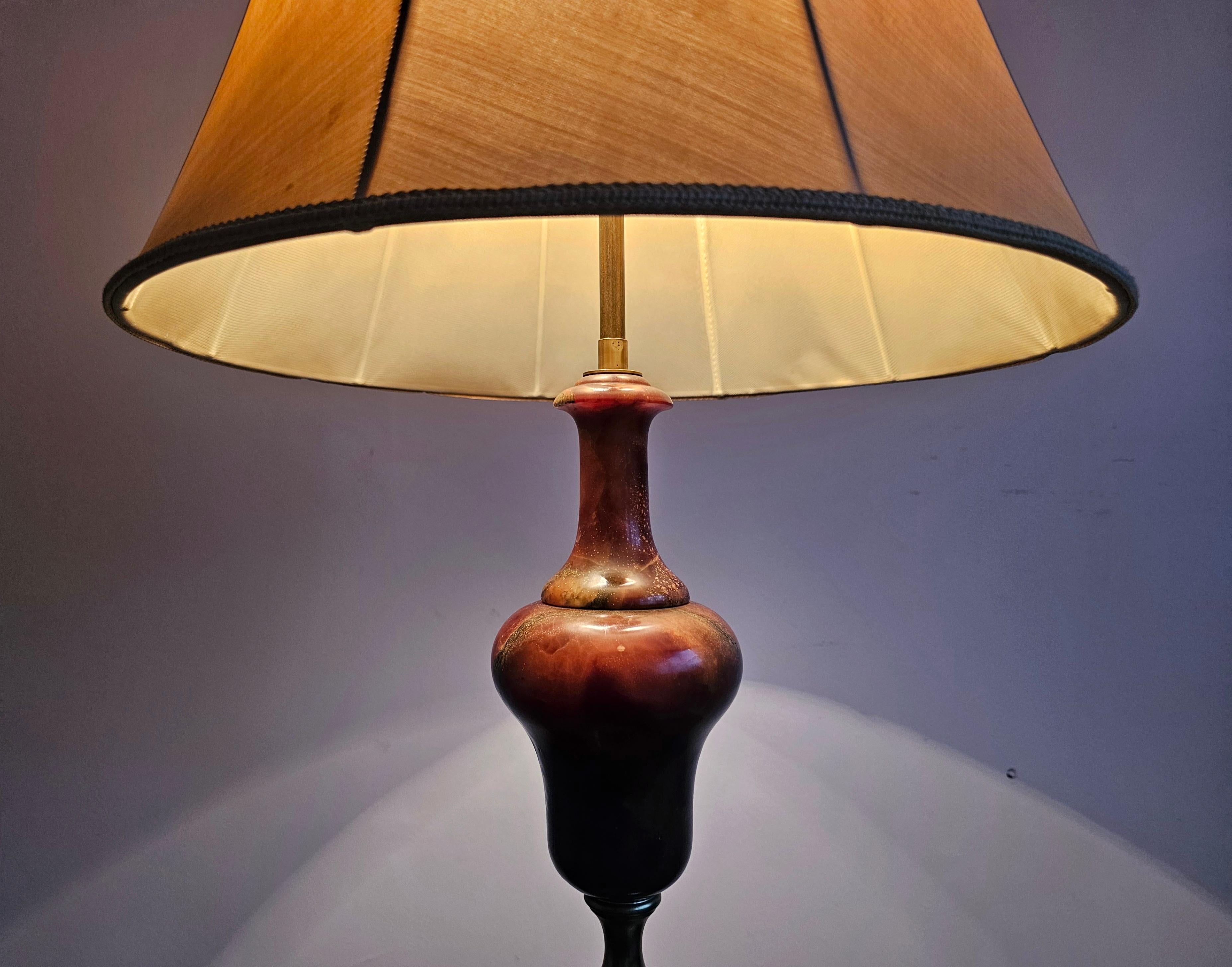 Paire de lampes de table XXL anciennes en onyx et bronze, France, années 1920 en vente 8