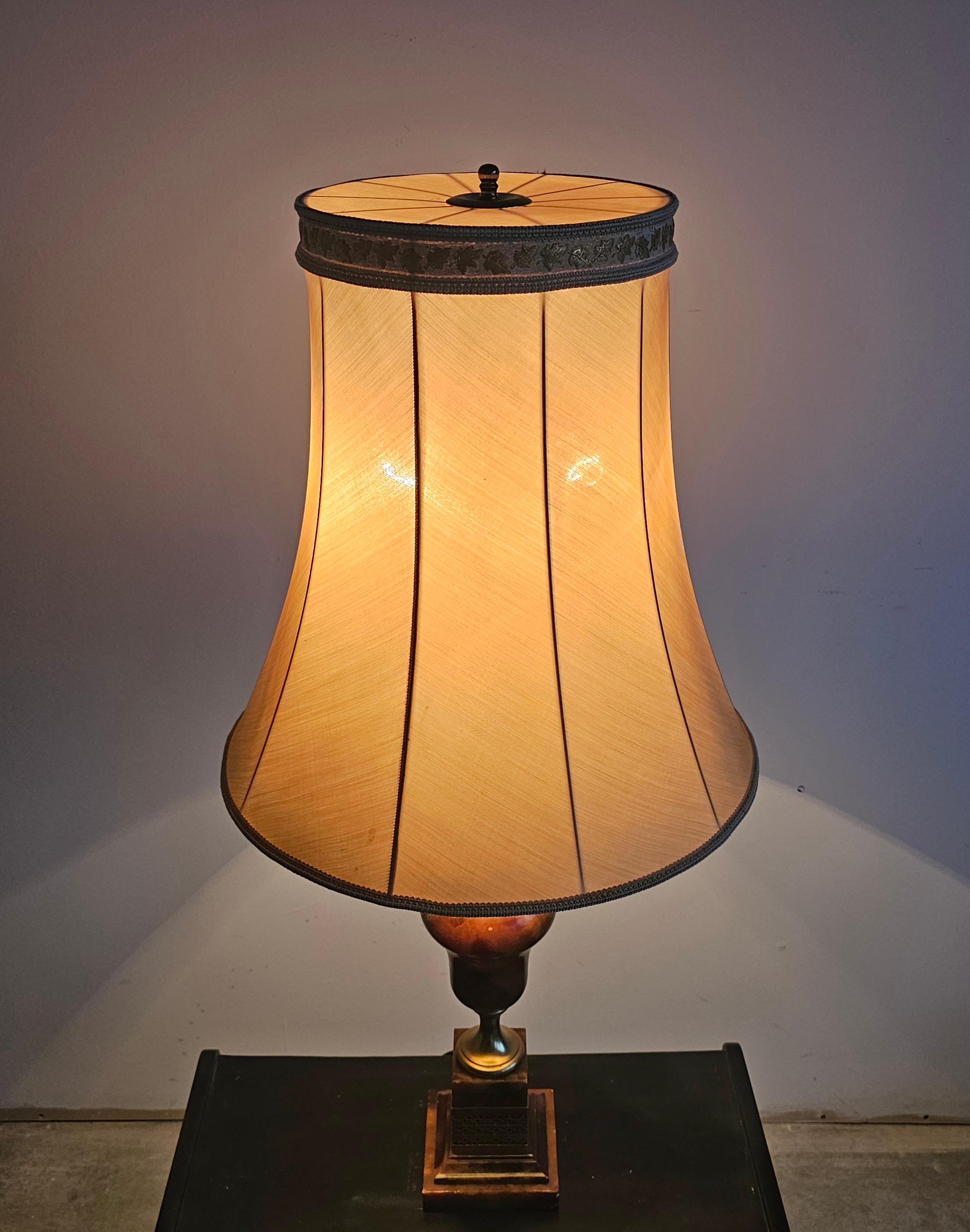Paire de lampes de table XXL anciennes en onyx et bronze, France, années 1920 en vente 9
